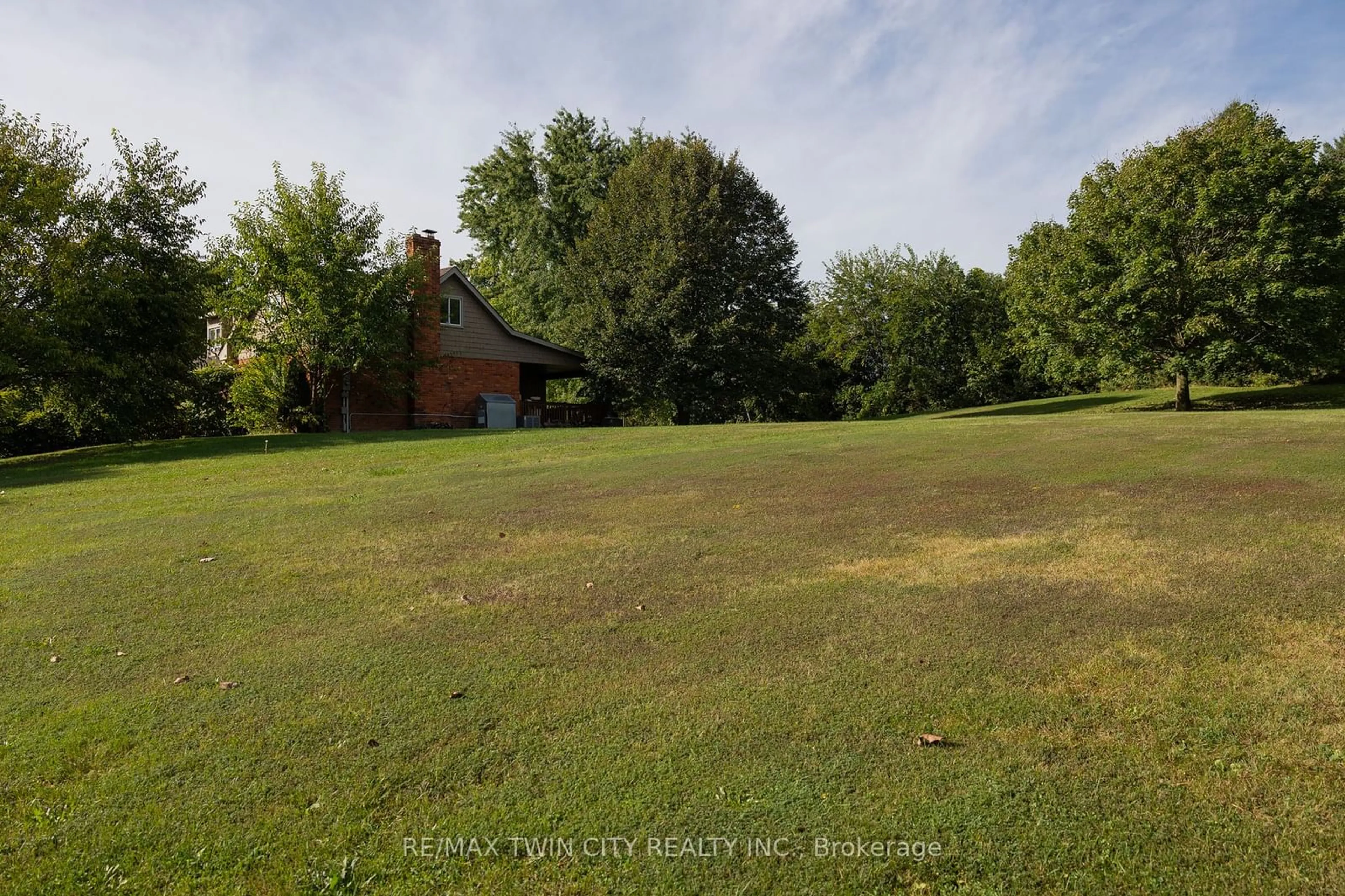 Frontside or backside of a home for 93 SIMCOE St, Brant Ontario N0E 1R0