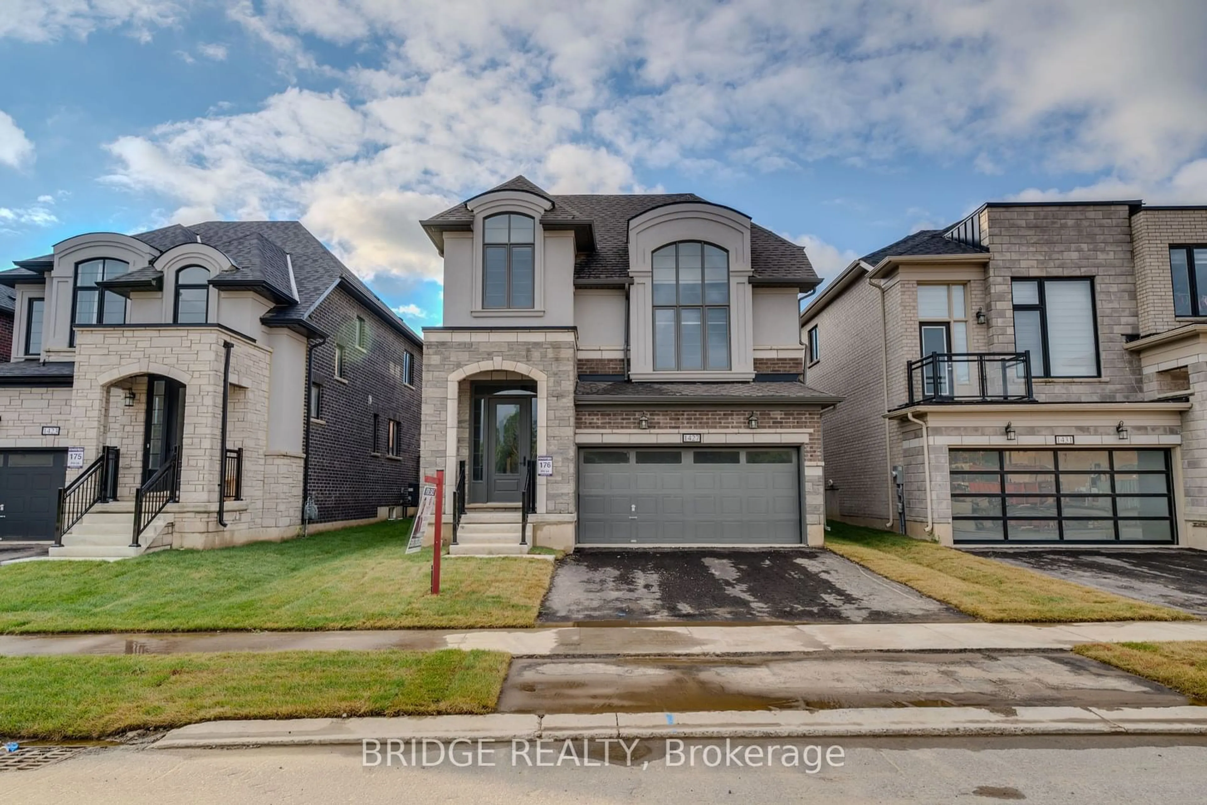 Frontside or backside of a home, the street view for 1427 UPPER THAMES Dr, Woodstock Ontario N4T 0H2