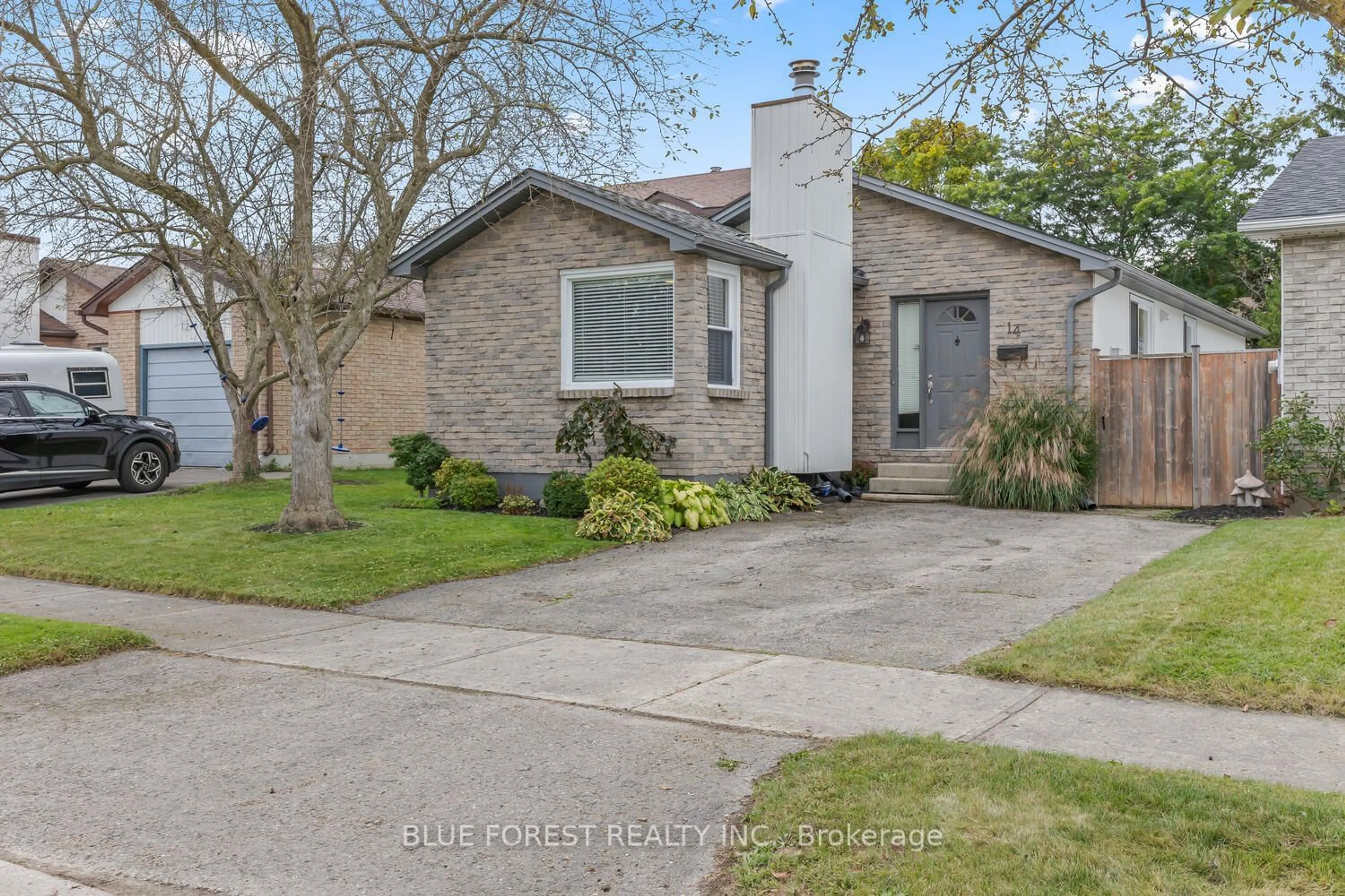 Frontside or backside of a home for 14 Aldersbrook Cres, London Ontario N6G 3R3