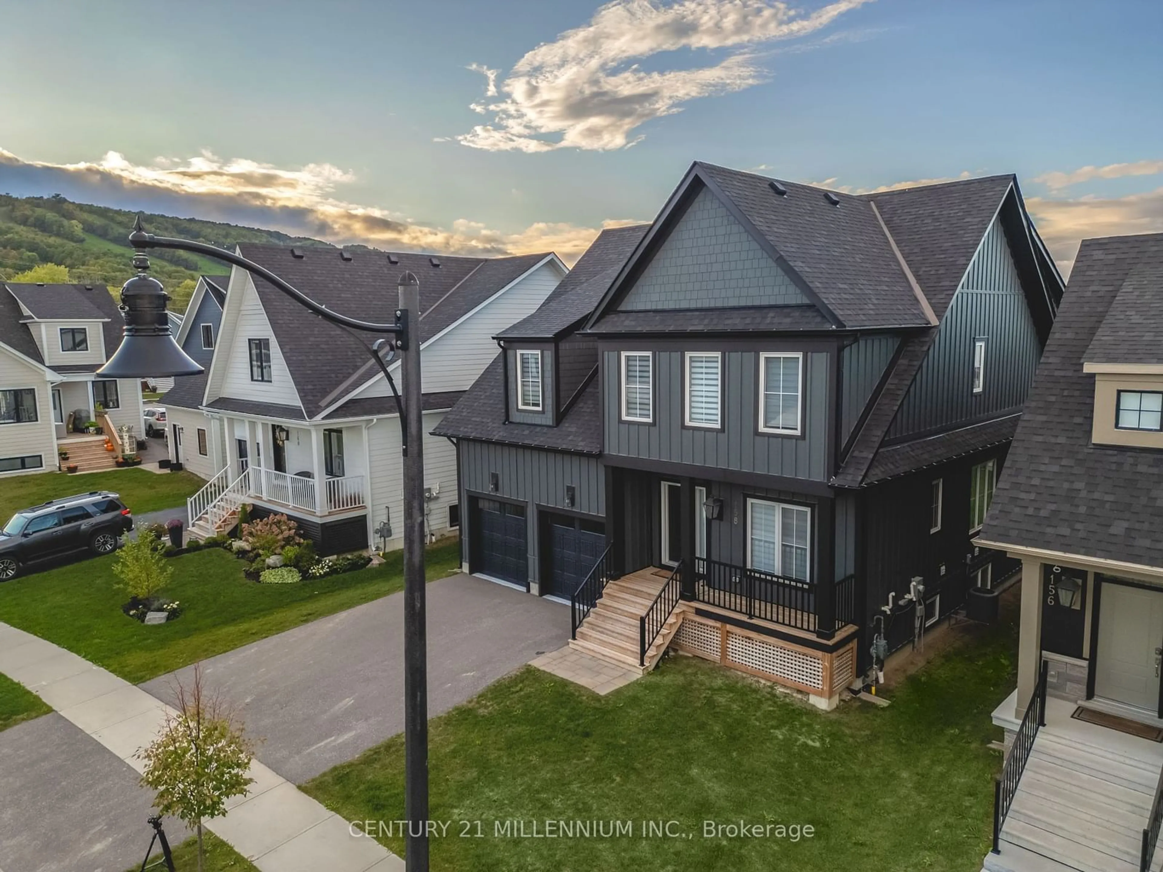 Frontside or backside of a home, the street view for 158 Sycamore St, Blue Mountains Ontario L9Y 0R4