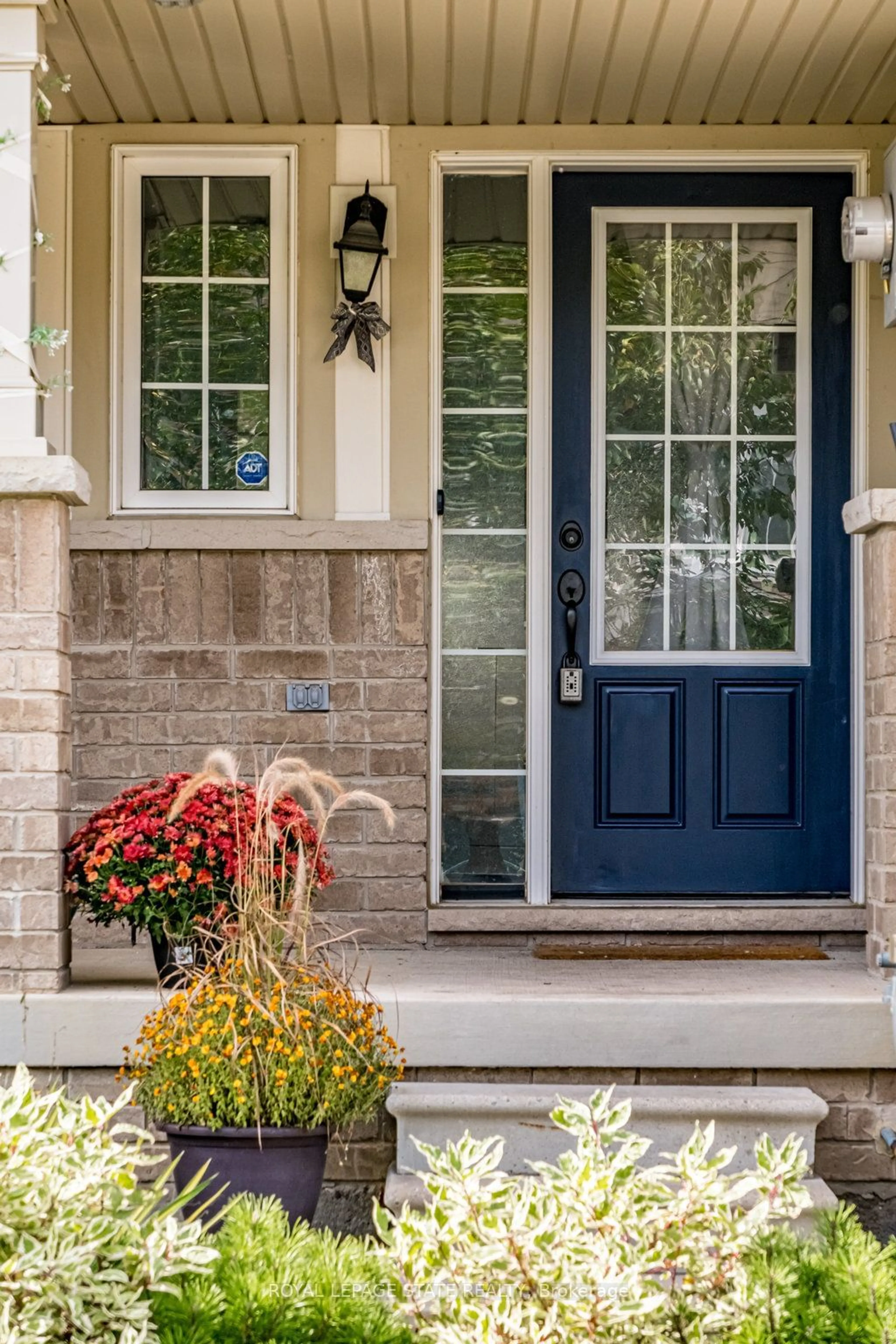 Indoor entryway for 21 Lynch Cres, Hamilton Ontario L0R 1C0