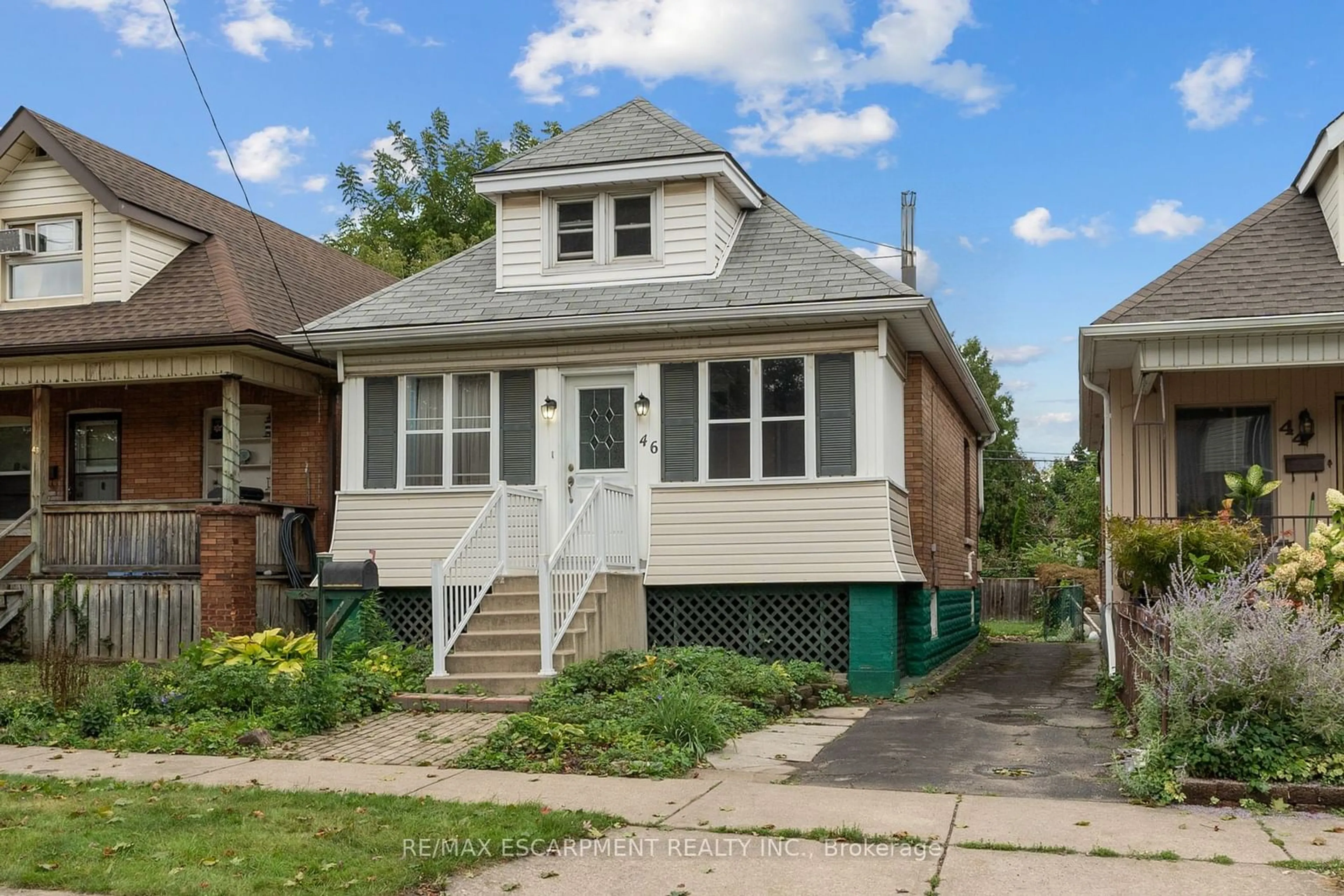 Frontside or backside of a home for 46 Graham Ave, Hamilton Ontario L8K 2M1