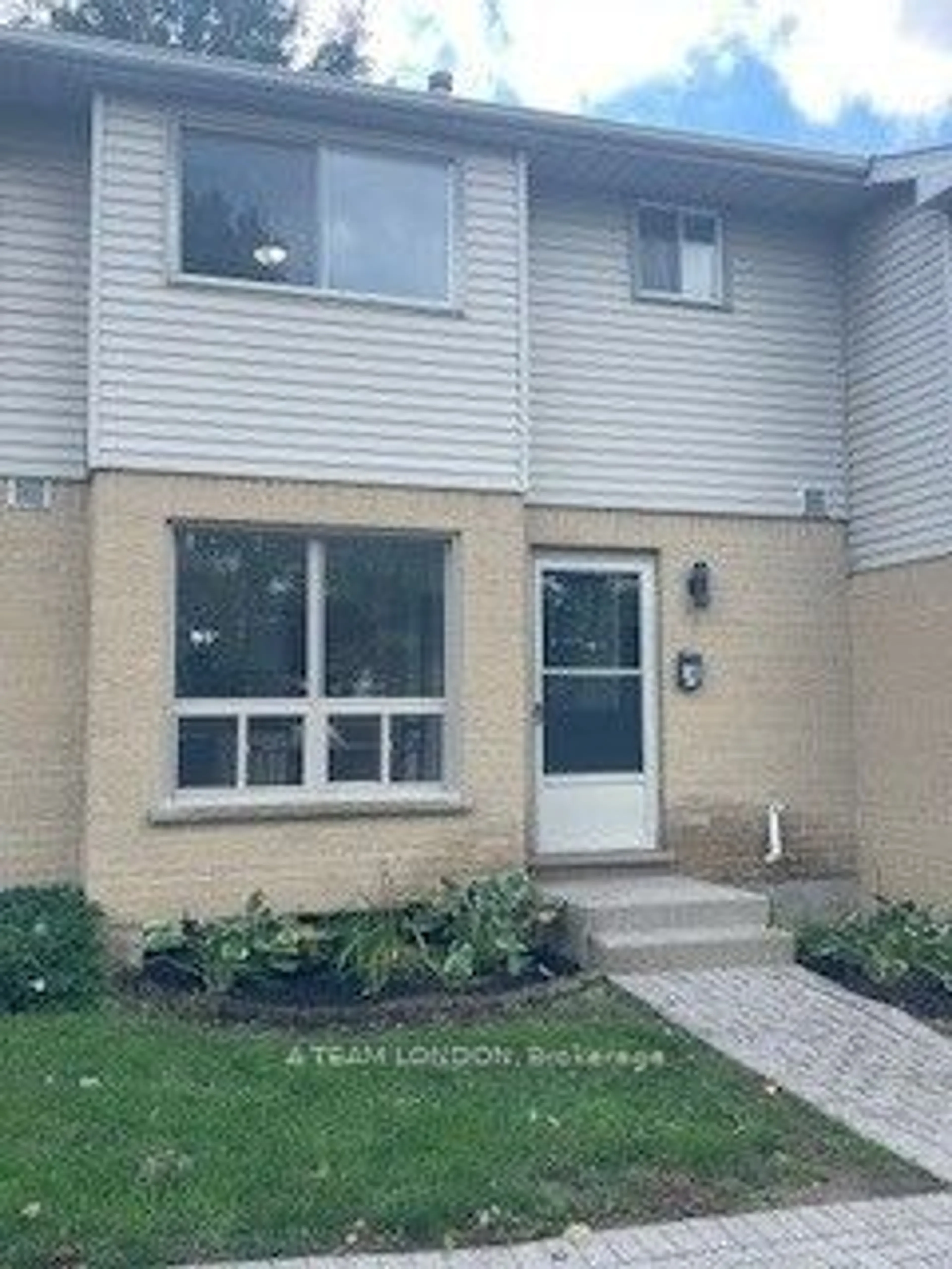 A pic from exterior of the house or condo, the street view for 35 WATERMAN Ave #50, London Ontario N6C 5T3