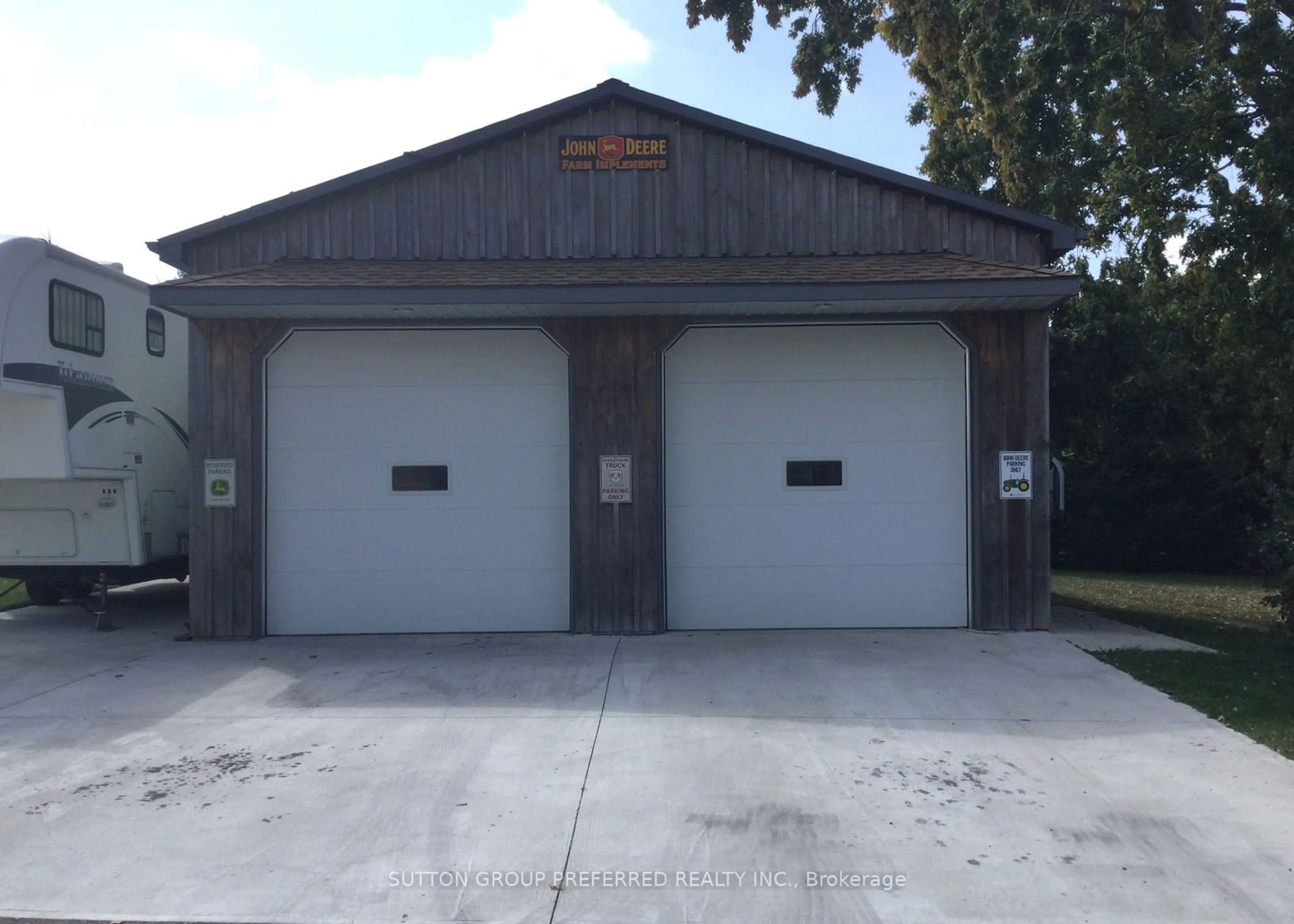 Indoor garage, cement floor for 584150 Beachville Rd, South-West Oxford Ontario N5C 3J5