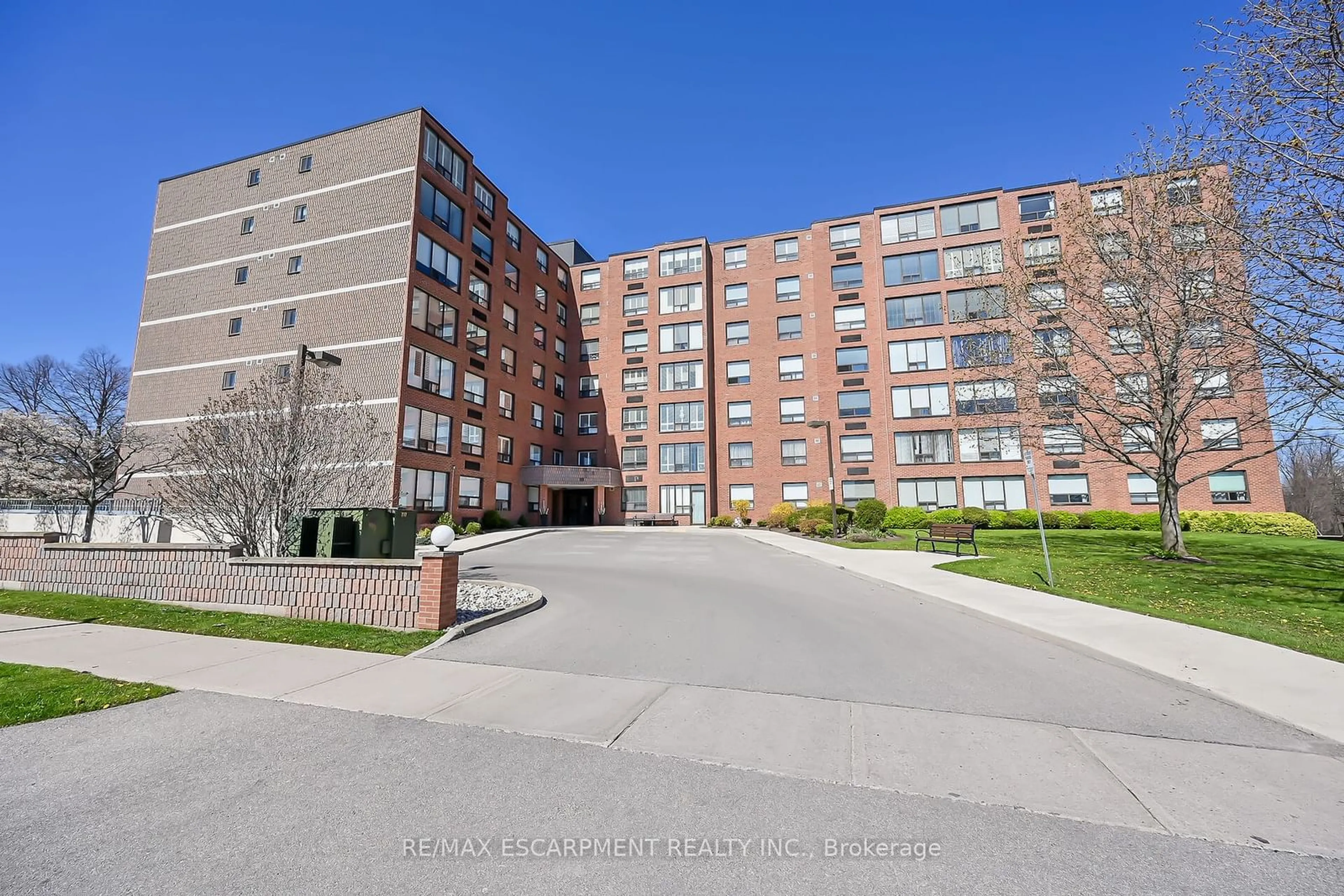 A pic from exterior of the house or condo, the front or back of building for 99 Donn Ave #605, Hamilton Ontario L8G 5B2