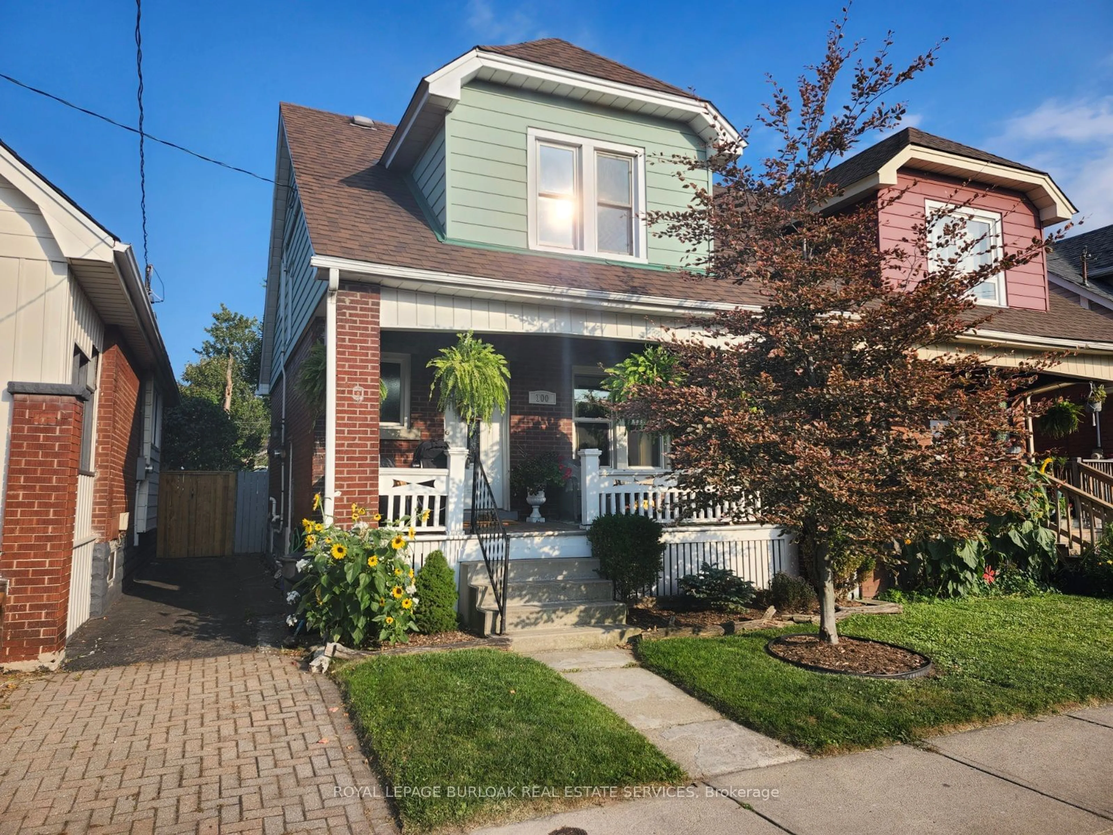 Frontside or backside of a home for 100 Crosthwaite Ave, Hamilton Ontario L8H 4V2