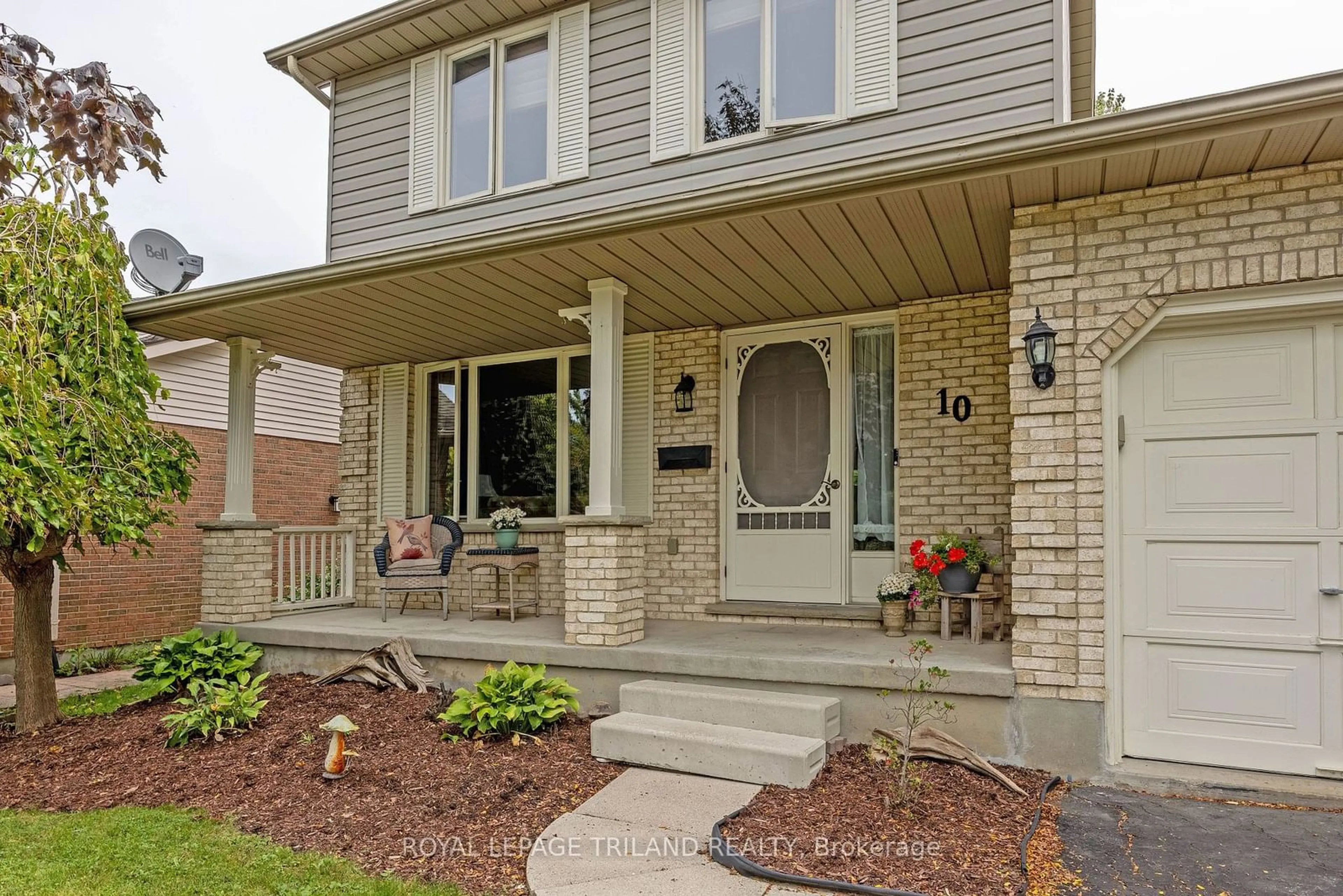 Home with brick exterior material for 10 Timberlane Cres, St. Thomas Ontario N5P 4G9