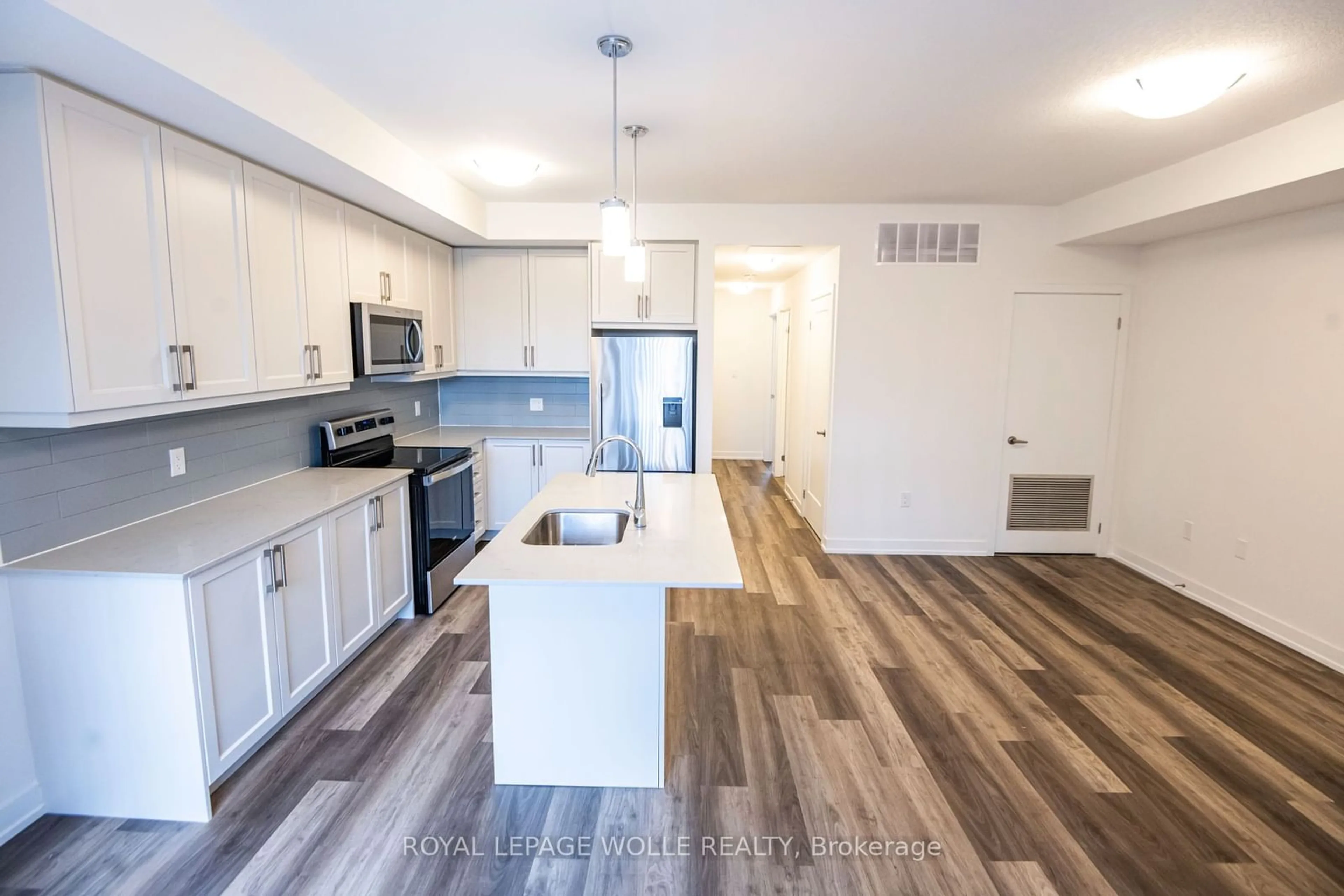 Standard kitchen for 10 Palace St #C17, Kitchener Ontario N2E 0J3