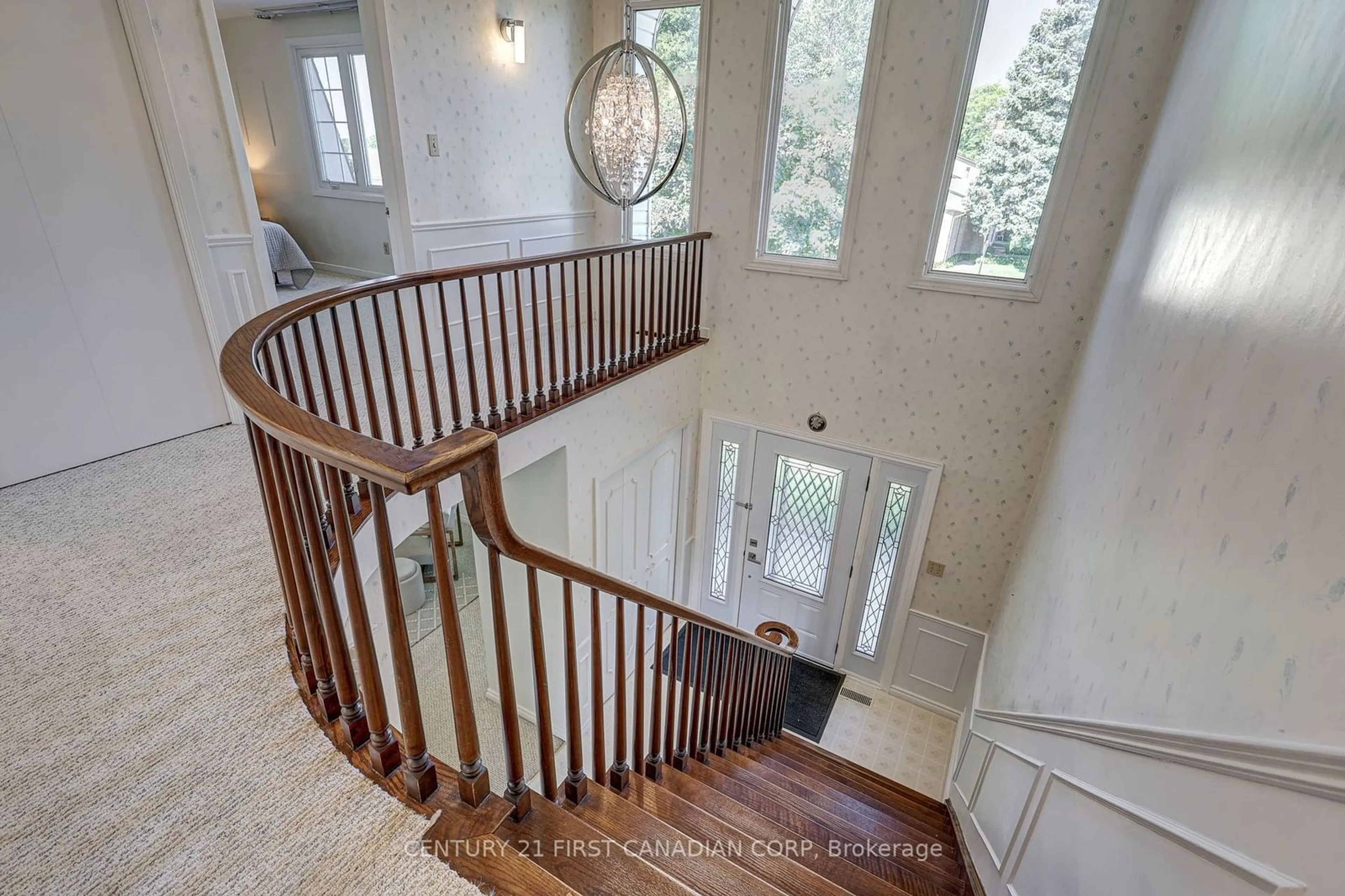 Indoor foyer, wood floors for 916 FARNHAM Rd, London Ontario N6K 1S1