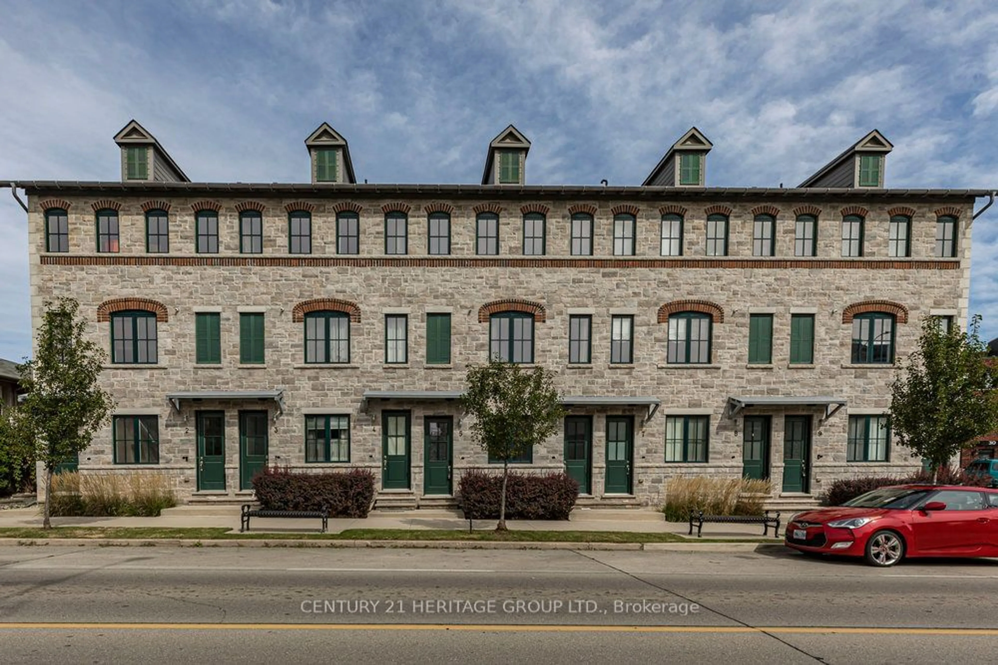 A pic from exterior of the house or condo, the front or back of building for 290 Barton St #5, Hamilton Ontario L8R 3P3