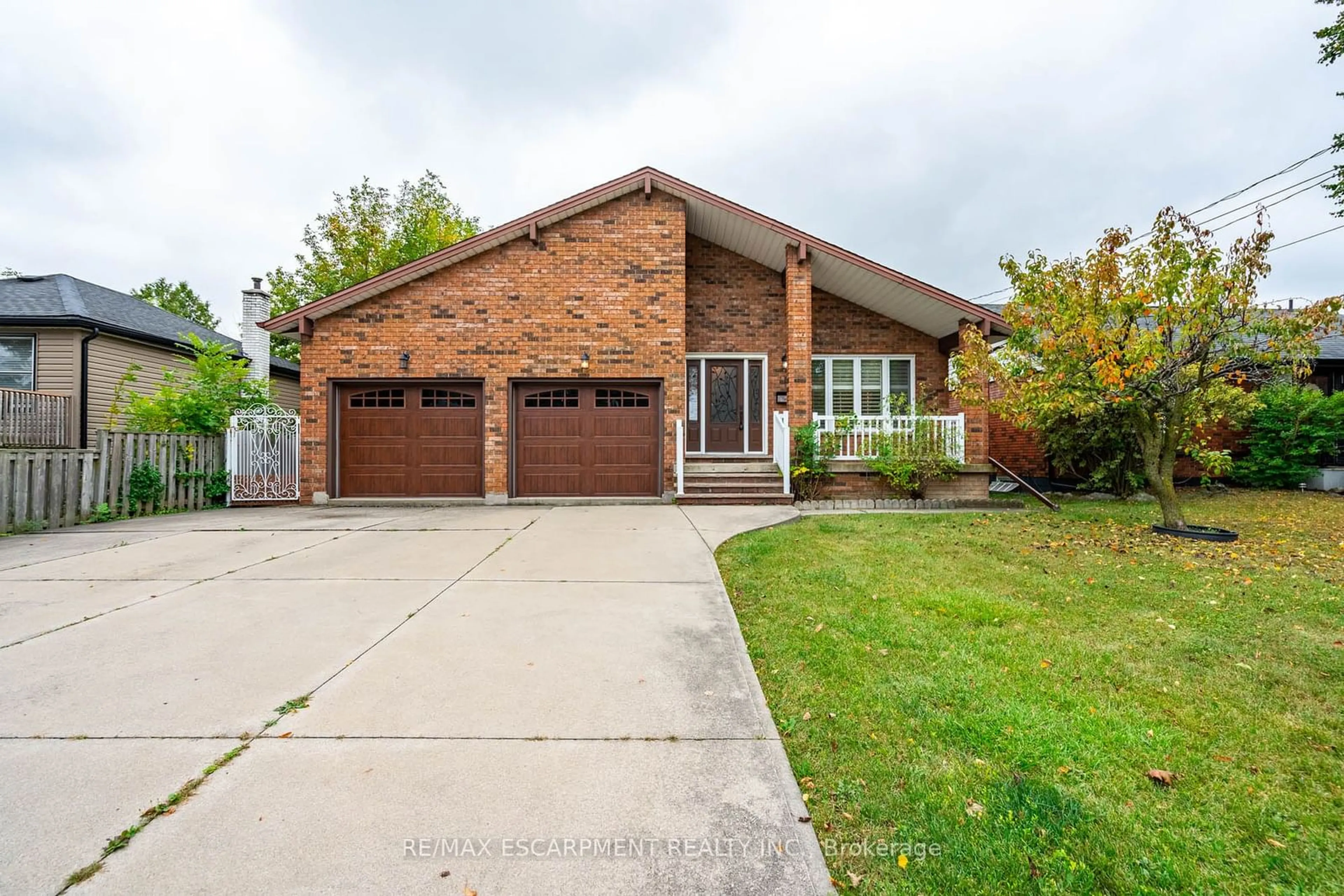 Frontside or backside of a home, the street view for 10 Dorothy St, Hamilton Ontario L9A 3N8