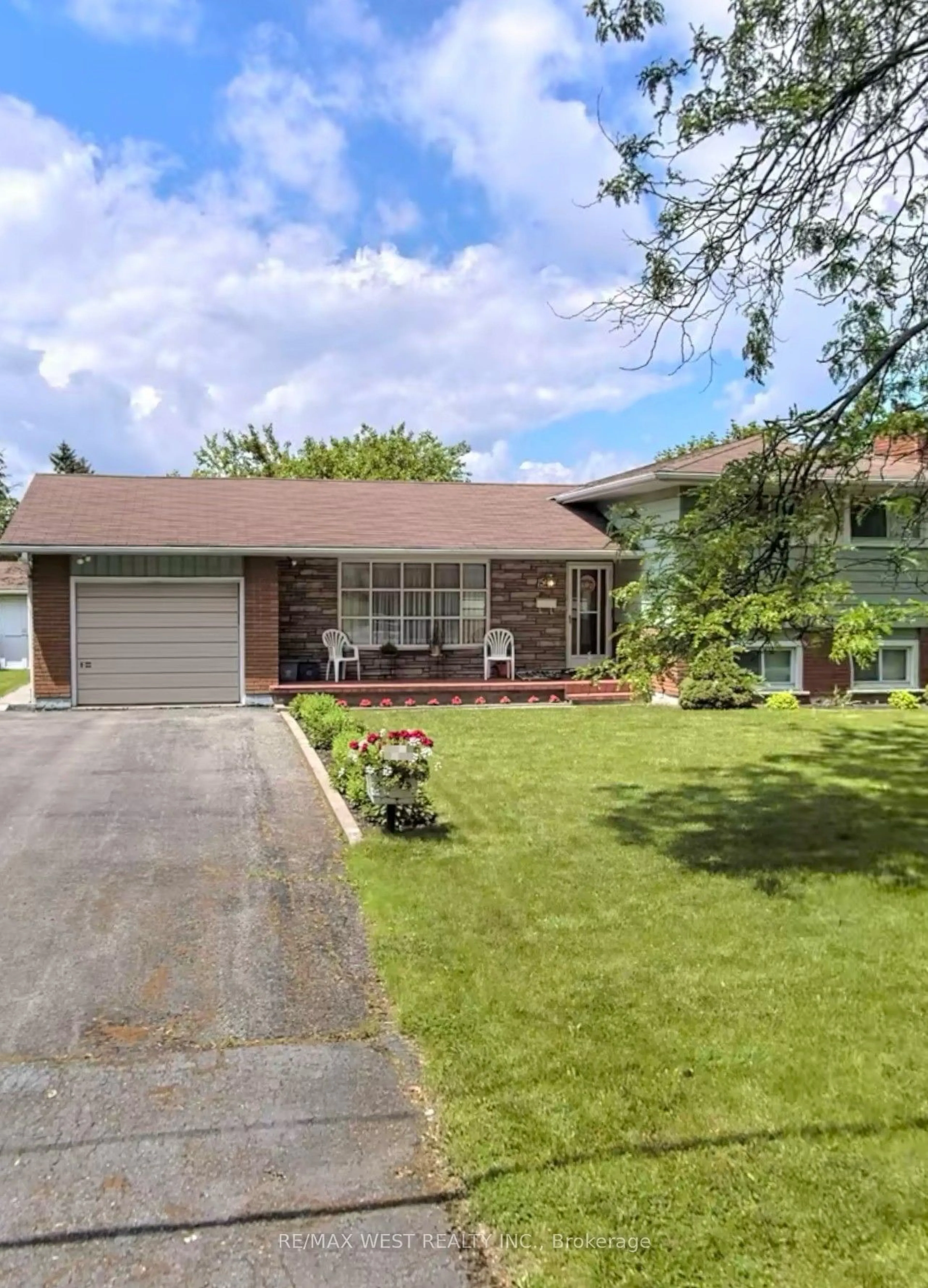 Frontside or backside of a home for 15 Marmac Dr, St. Catharines Ontario L2T 2X2