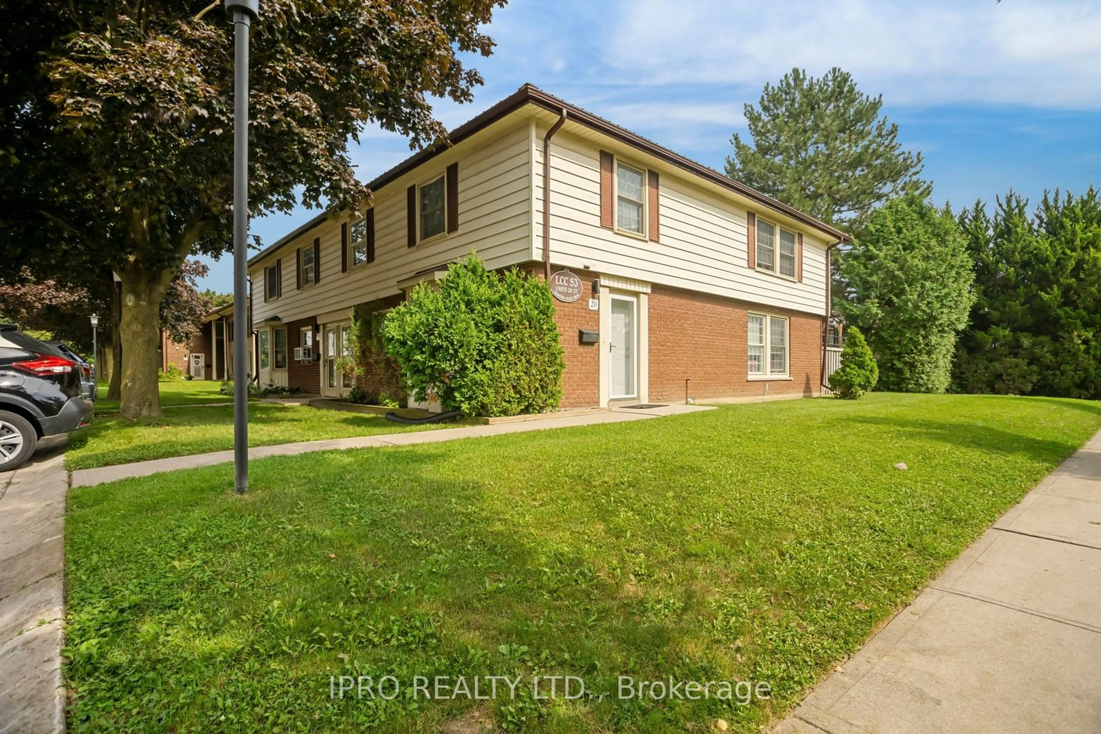 A pic from exterior of the house or condo for 20 Arbour Glen Cres, London Ontario N5Y 1Z9