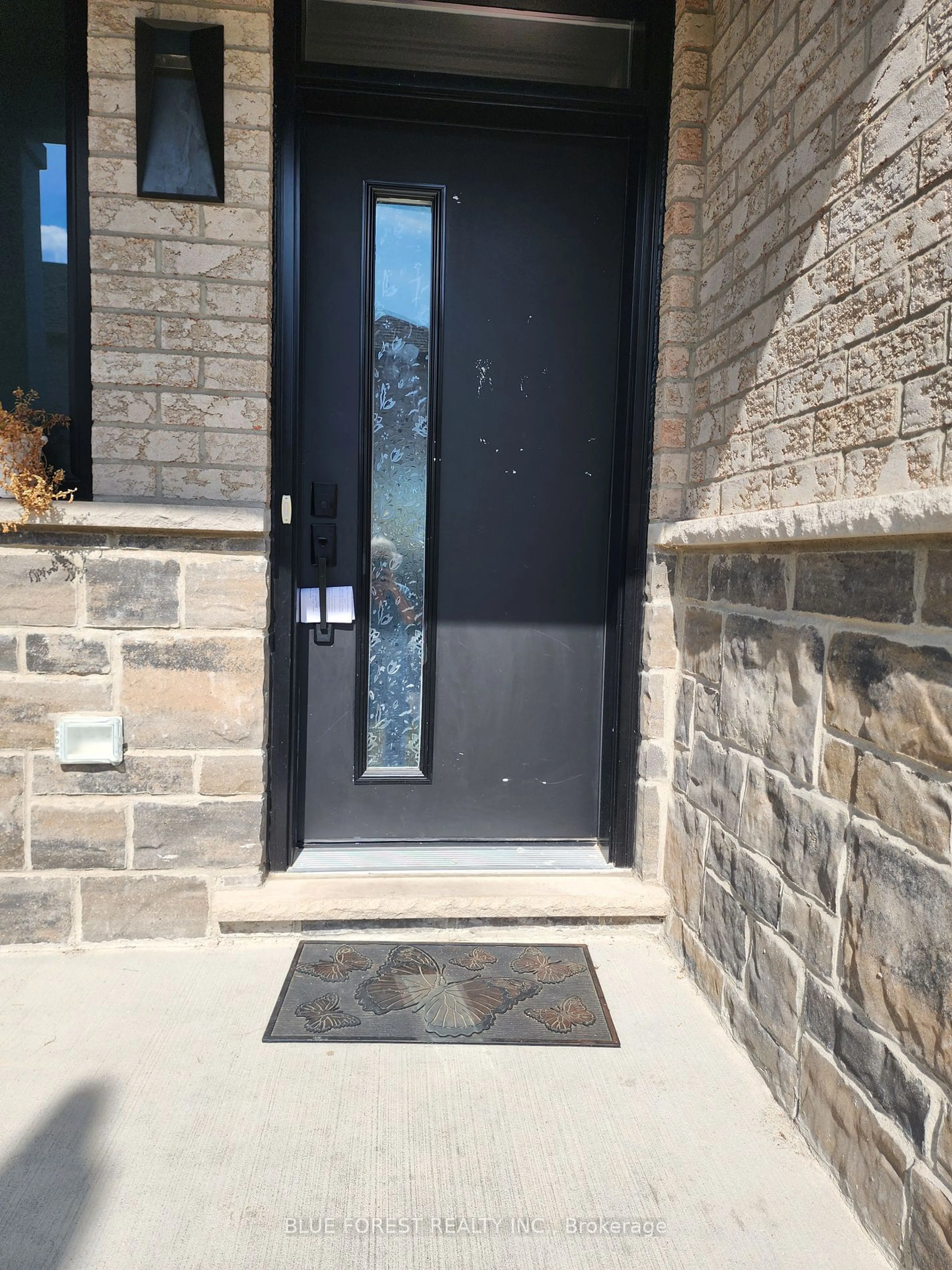 Indoor entryway, cement floor for 601 Lions Park Dr #71, Strathroy-Caradoc Ontario N0L 1W0