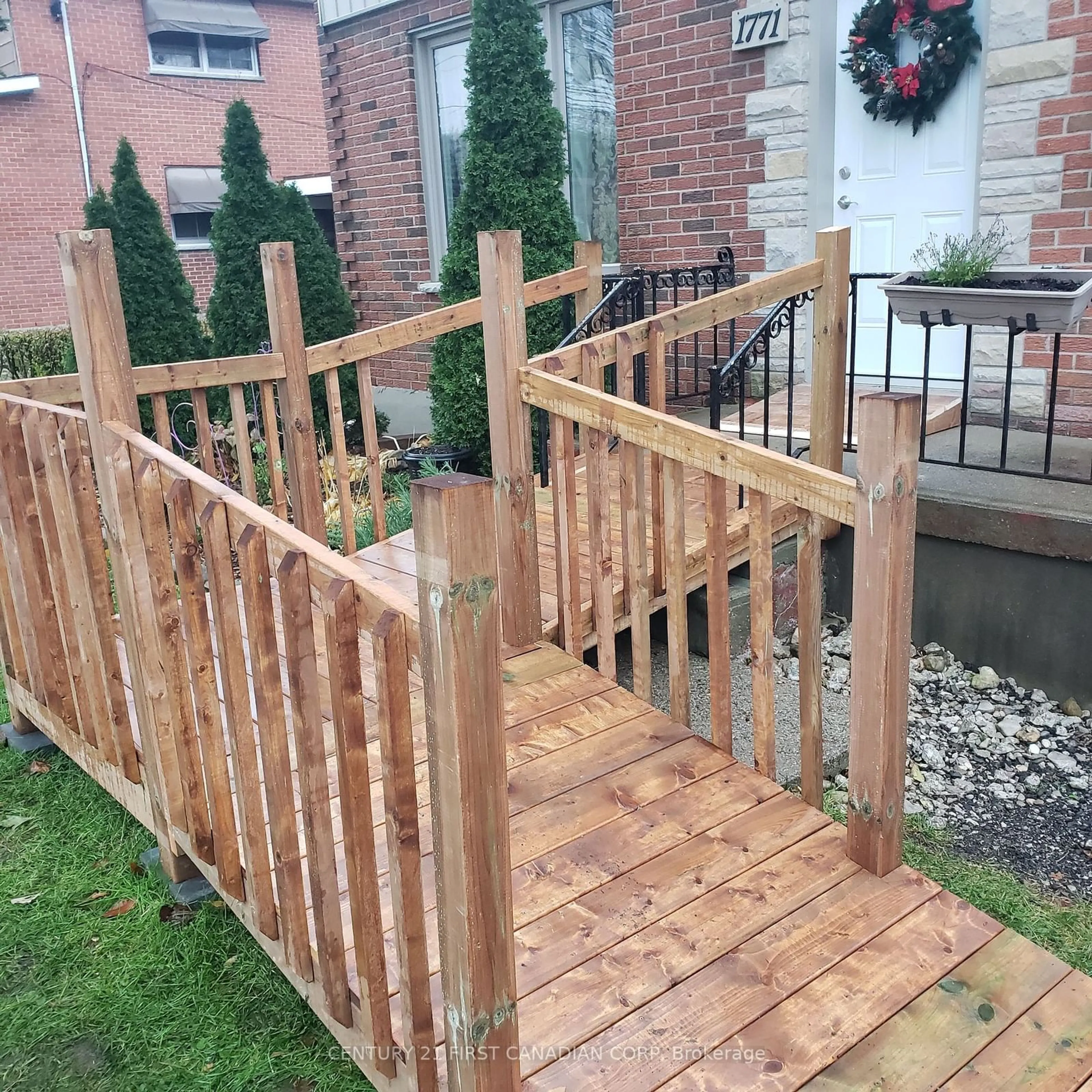 Fenced yard for 1771 Wavell St, London Ontario N5W 2E2