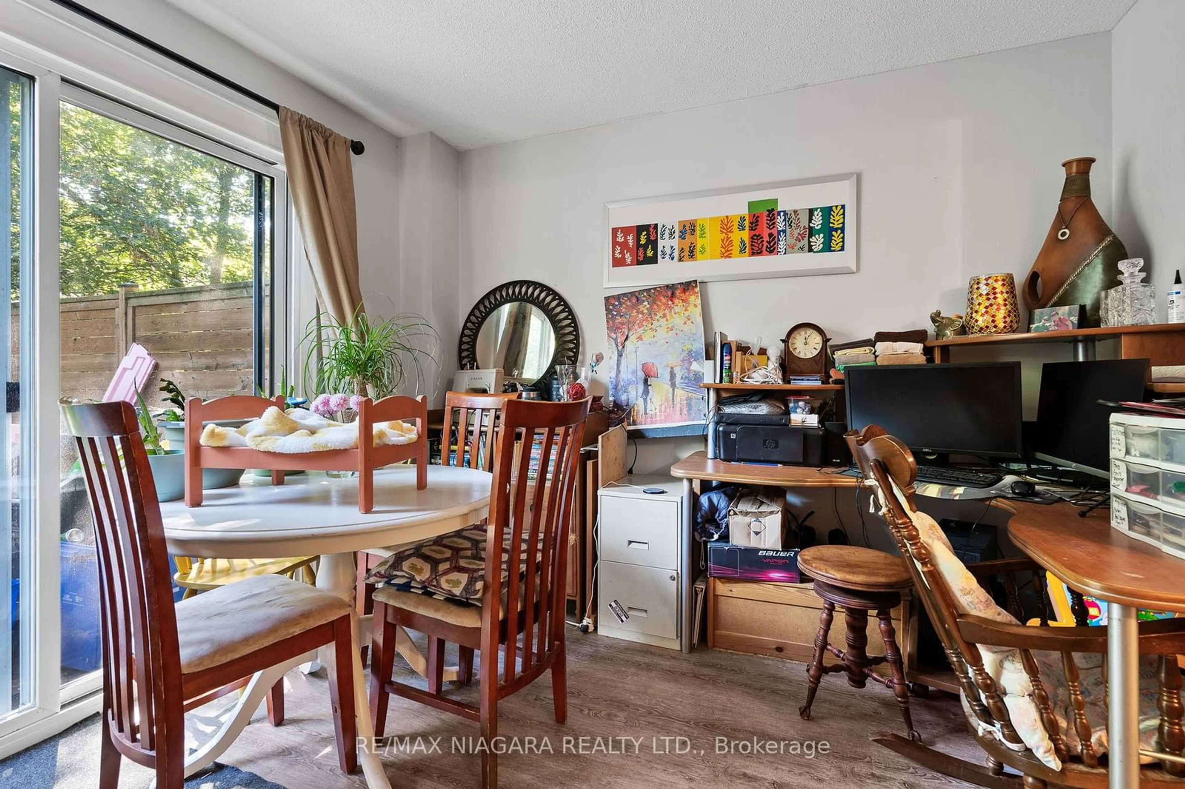 Dining room, wood floors, cottage for 3069 Empire Pl, Niagara Falls Ontario L2J 3C7