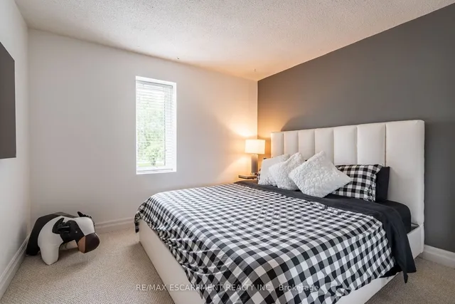 Additional property image - 16 Noble Kirk Dr