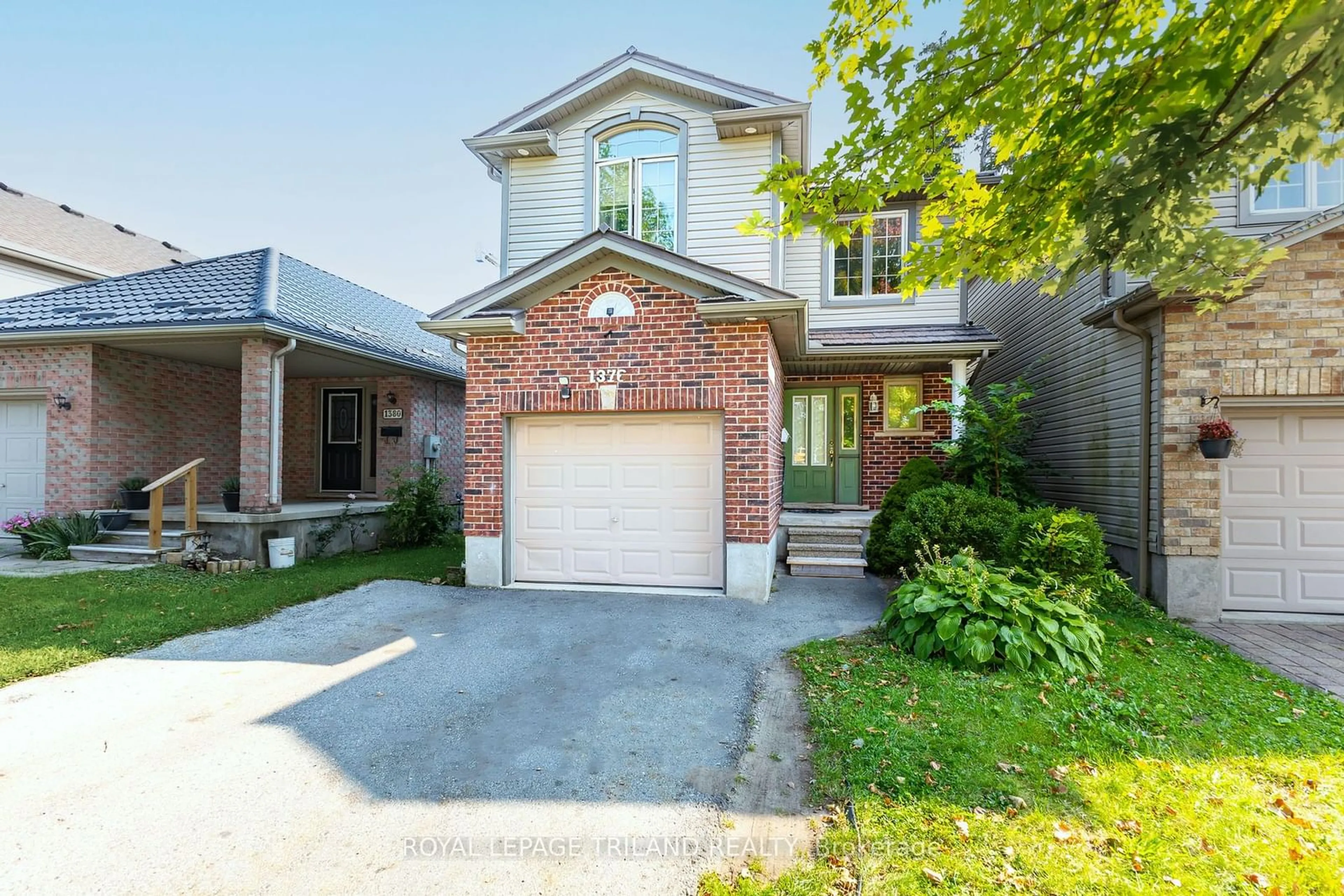 Home with brick exterior material for 1376 Aspenridge Cres, London Ontario N5Y 5P1