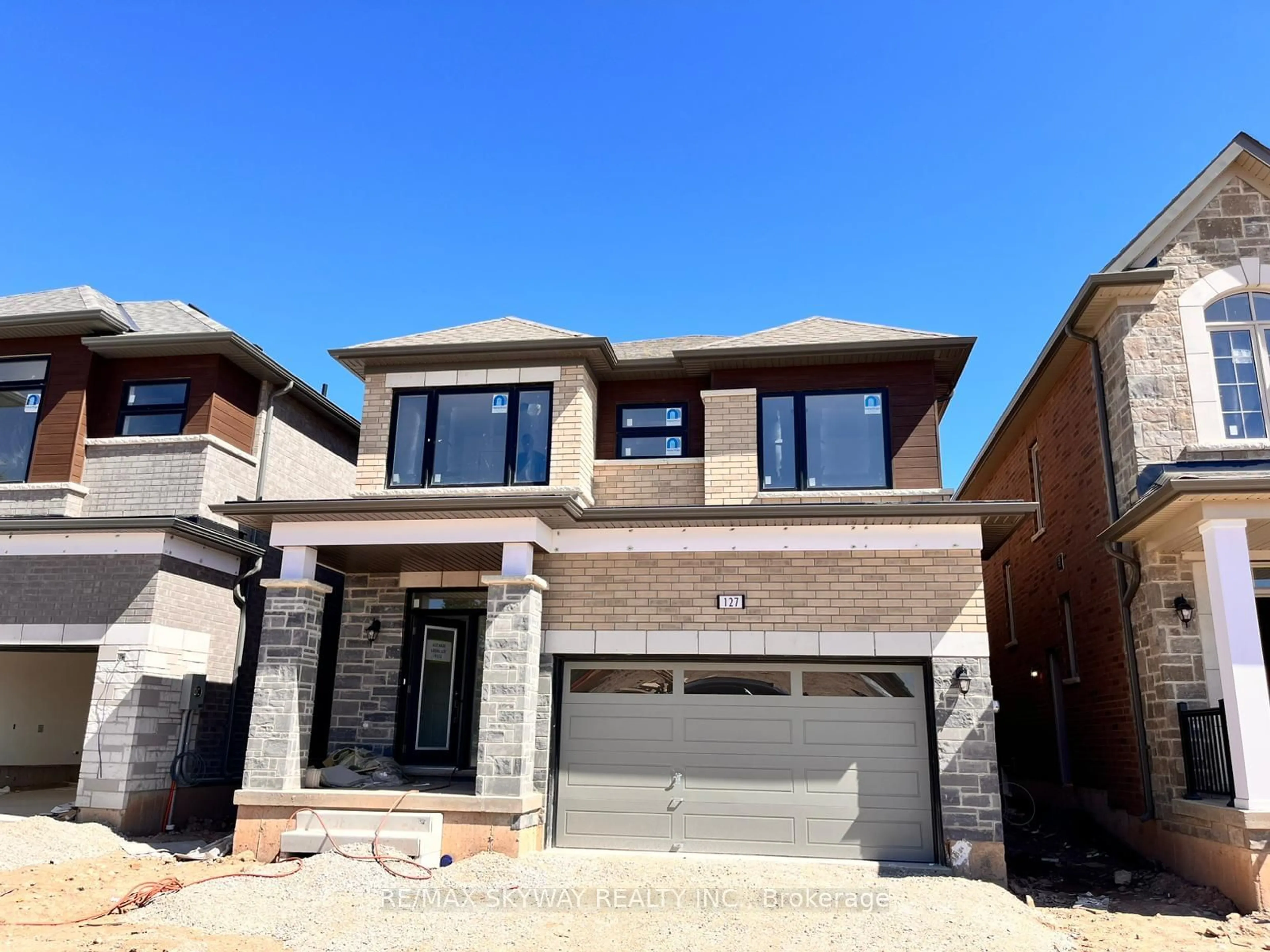 Frontside or backside of a home, the street view for 127 Henshaw Dr, Erin Ontario N0B 1T0