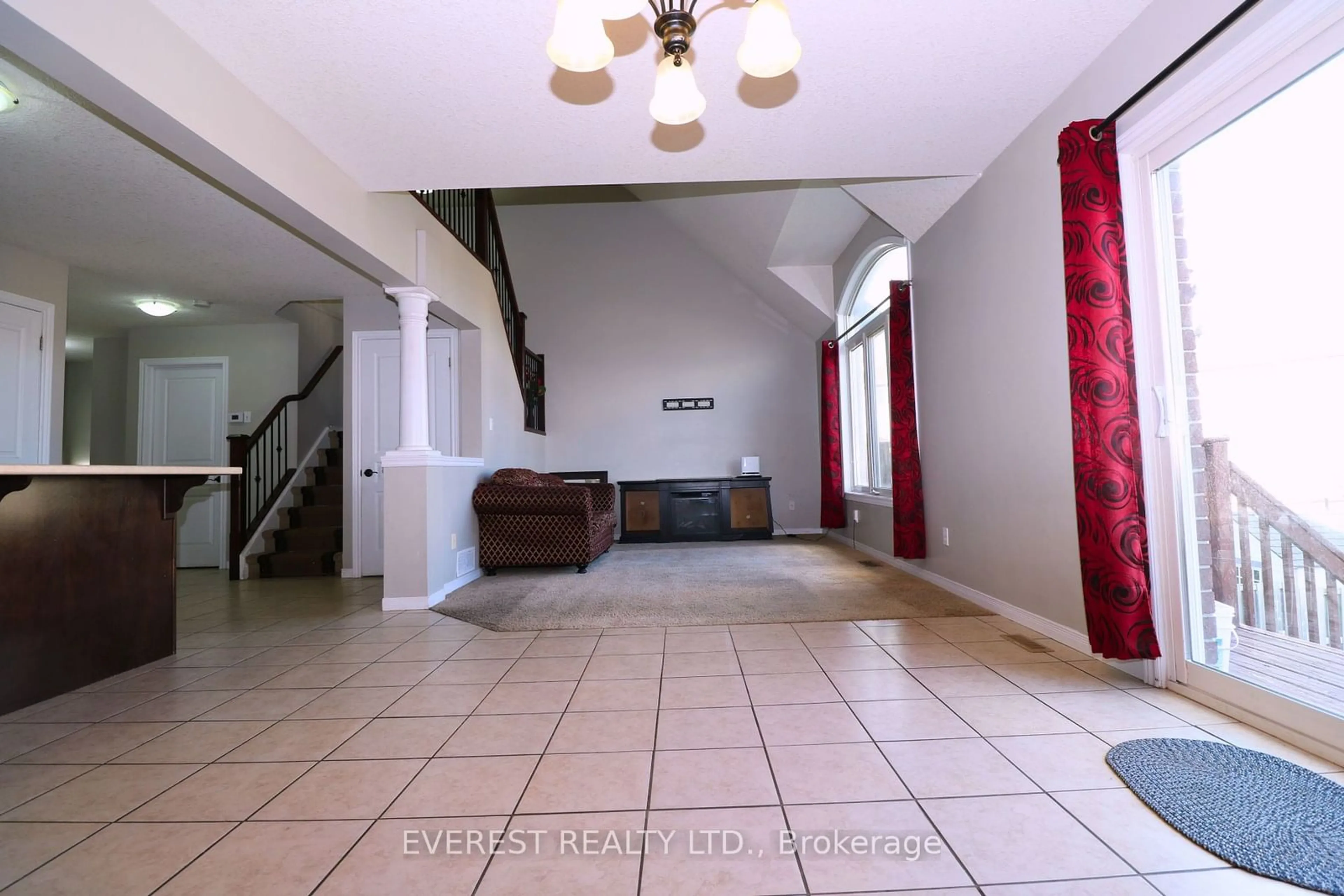 Indoor foyer, cement floor for 650 Frontenac Cres, Woodstock Ontario N4V 0B2