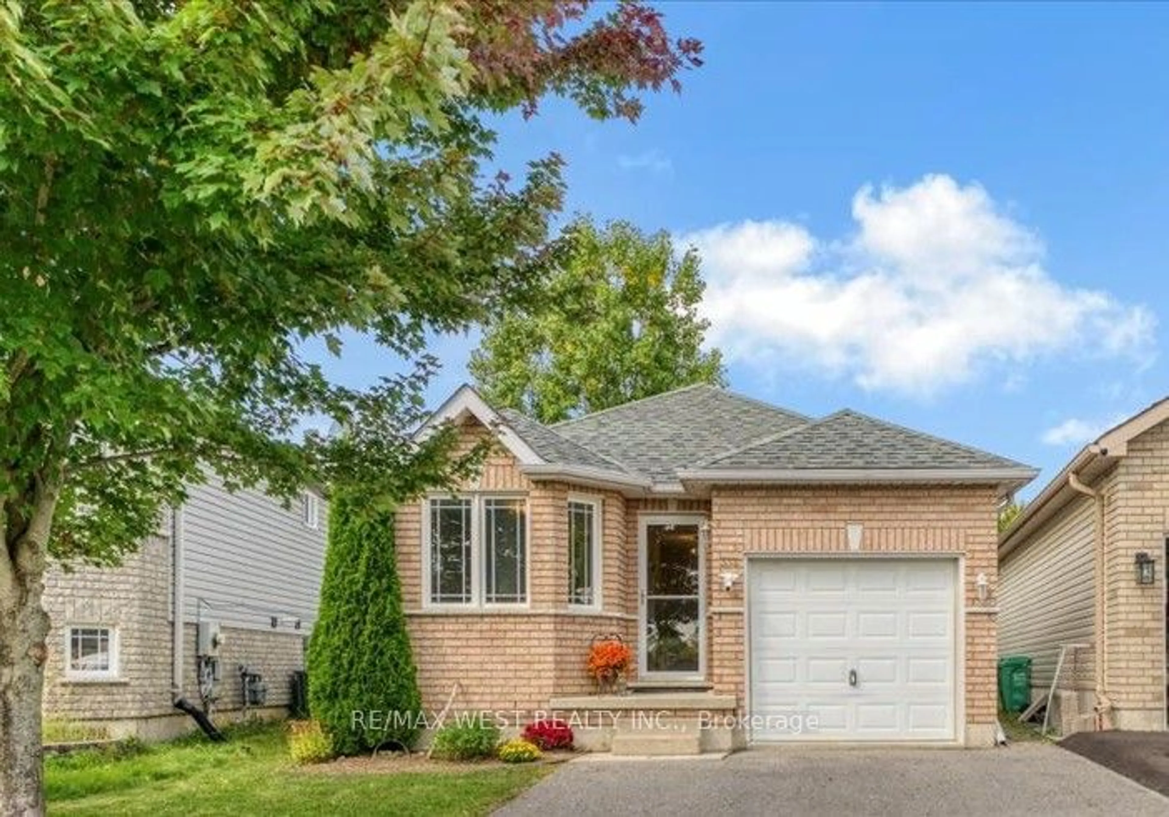 Frontside or backside of a home, cottage for 333 Spillsbury Dr, Peterborough Ontario K9K 2N6