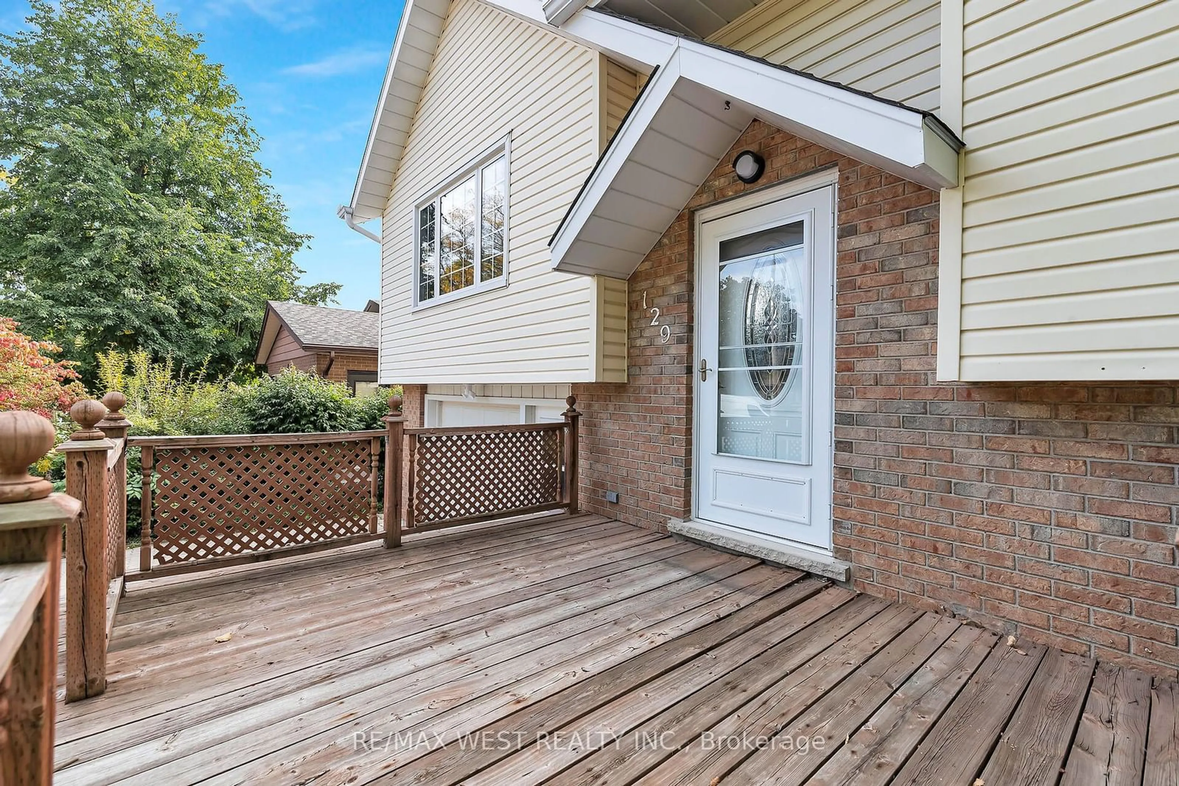 A pic from exterior of the house or condo, the fenced backyard for 129 Mallard Cres, Waterloo Ontario N2V 1E3