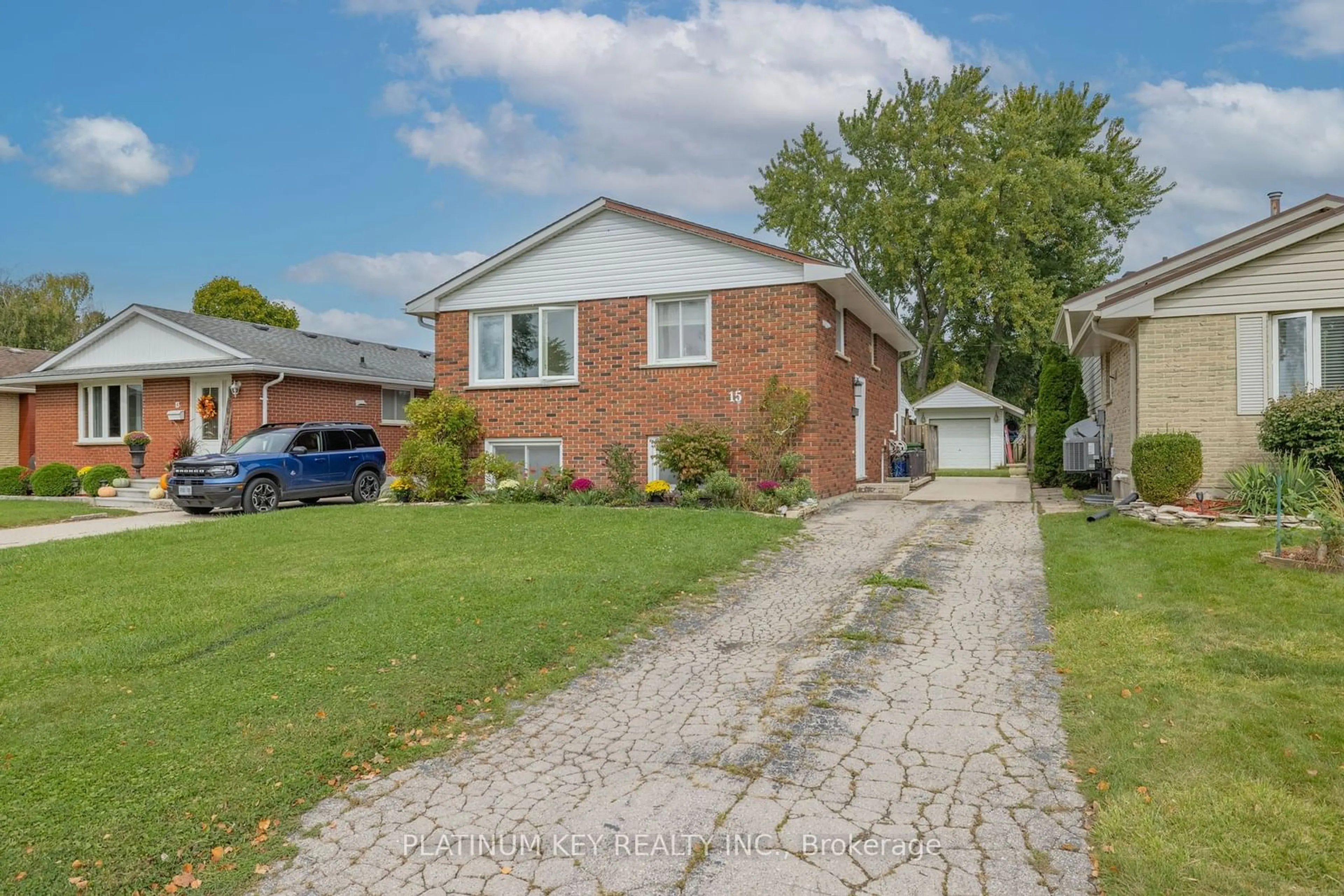 Frontside or backside of a home, the street view for 15 Rosemount Cres, St. Thomas Ontario N5P 2J2