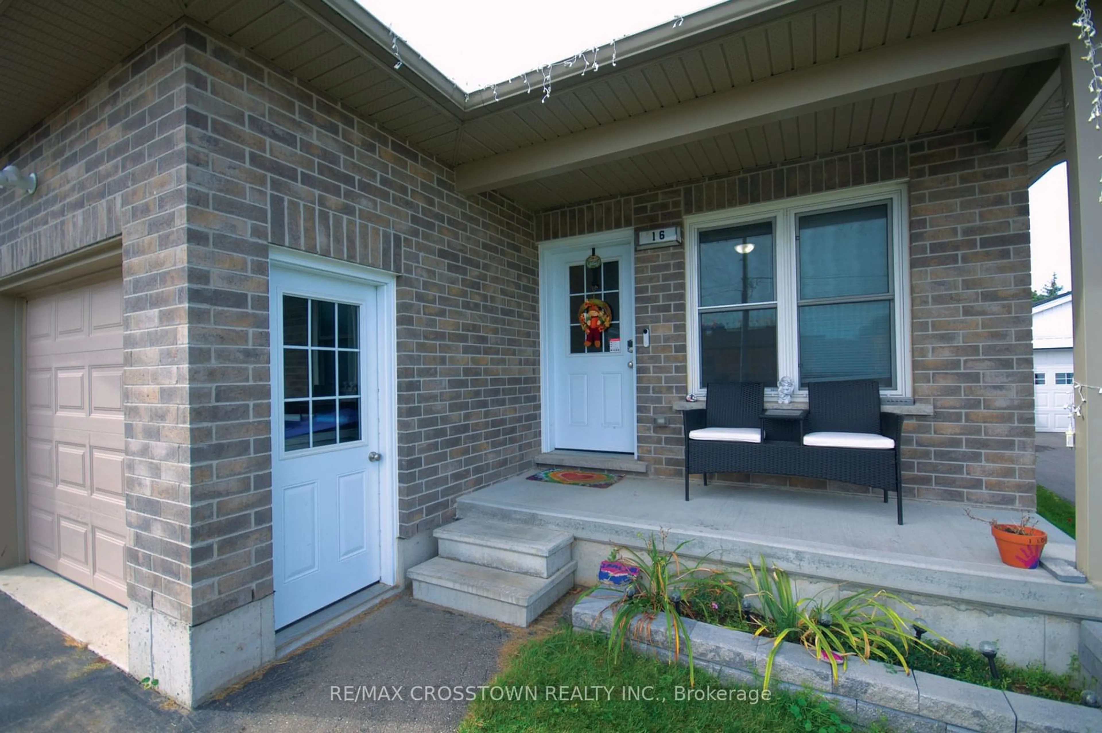 Indoor entryway, cement floor for 16 Ingersoll St, St. Marys Ontario N4X 1C8