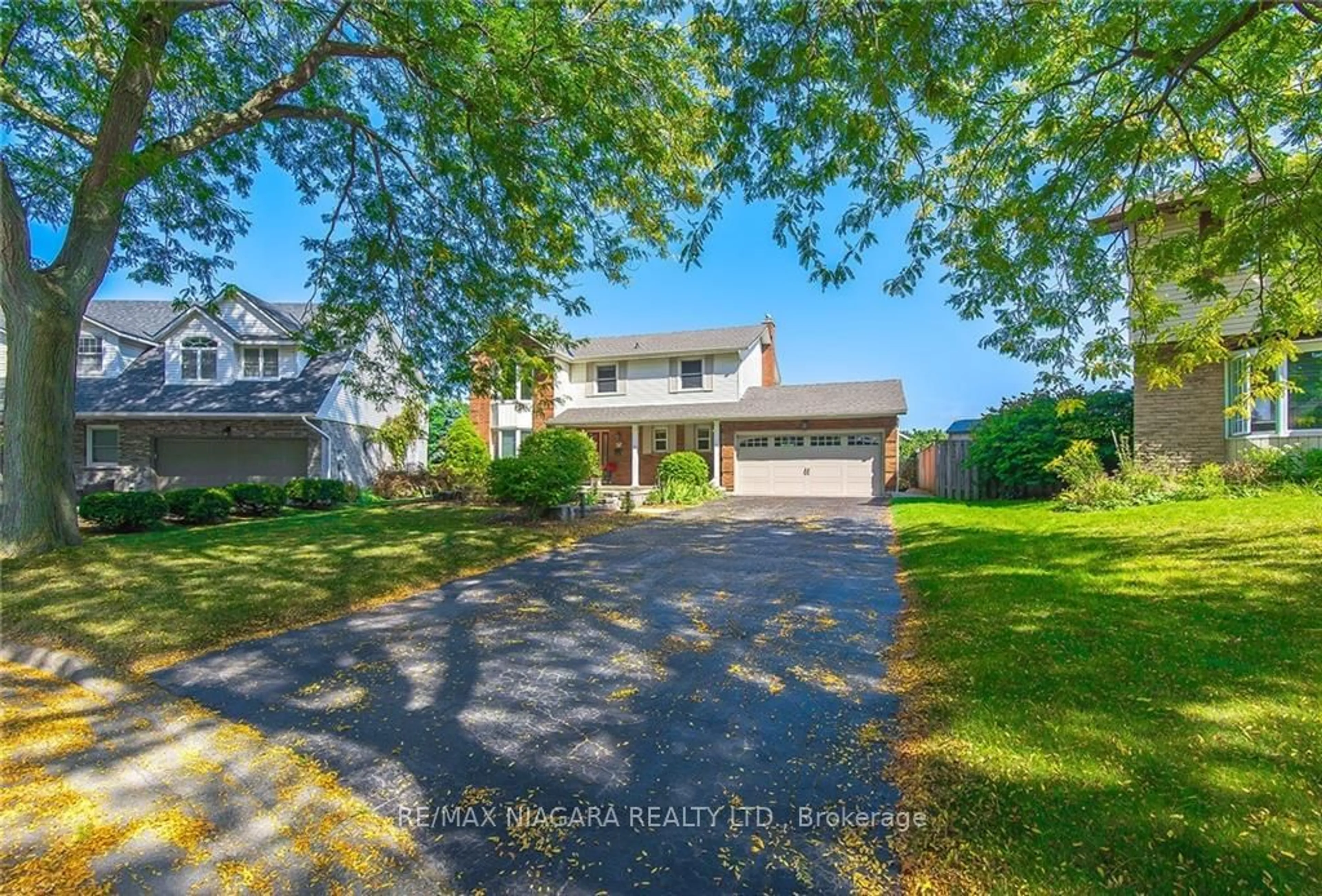 Frontside or backside of a home, the street view for 38 Banburry Cres, Grimsby Ontario L3M 4N8