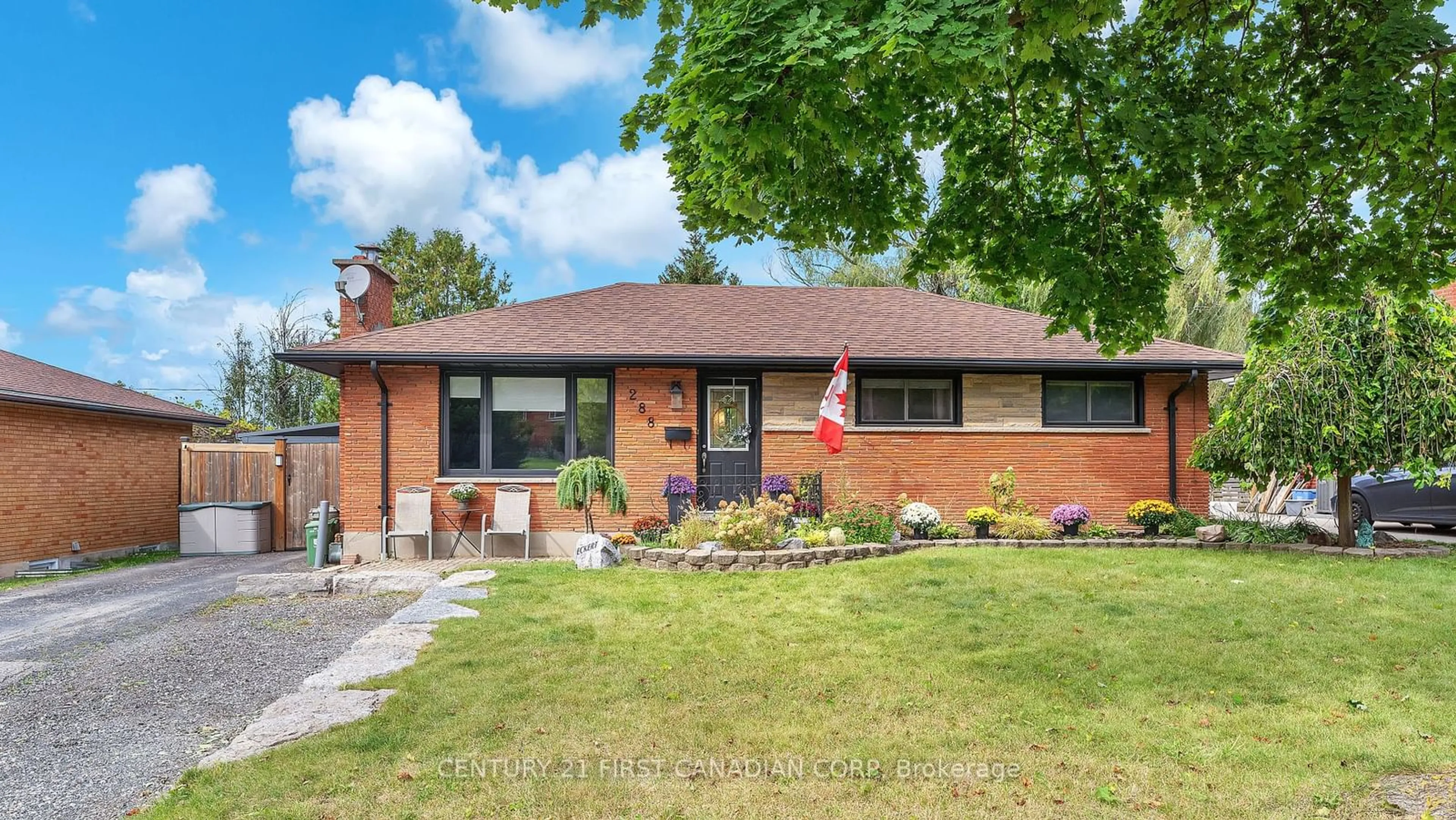 Home with brick exterior material for 288 Burlington Cres, London Ontario N5Z 3G5