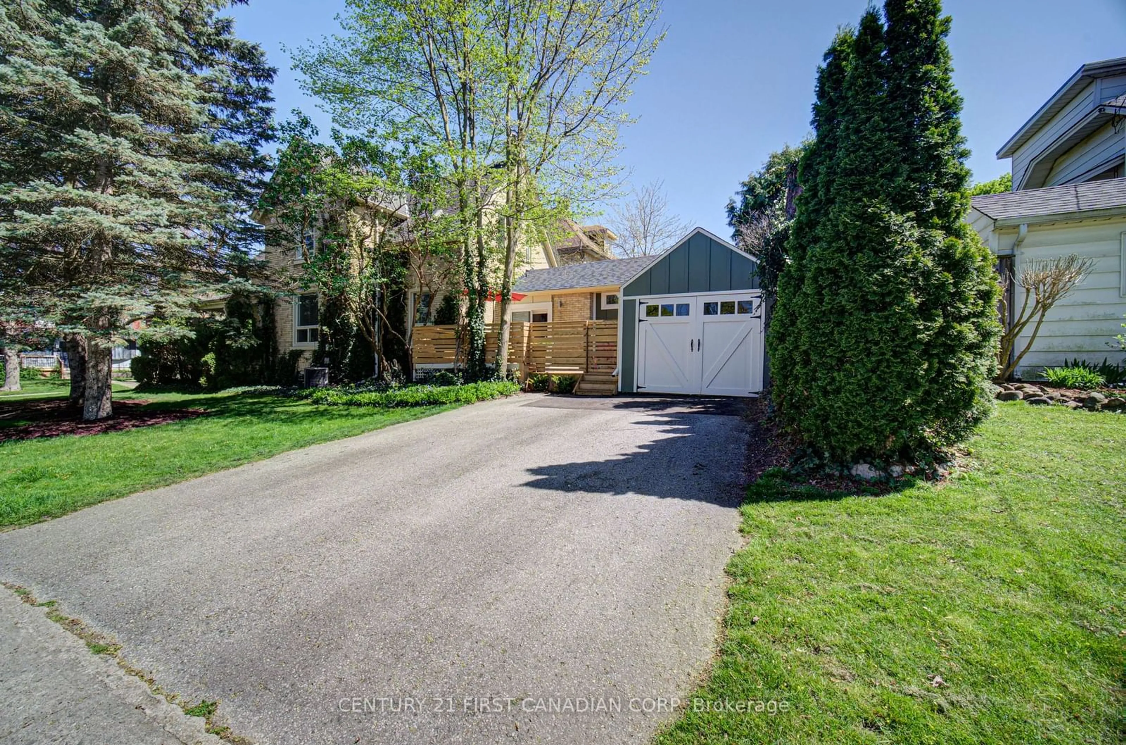 Frontside or backside of a home for 879 Hellmuth Ave, London Ontario N6A 3T9