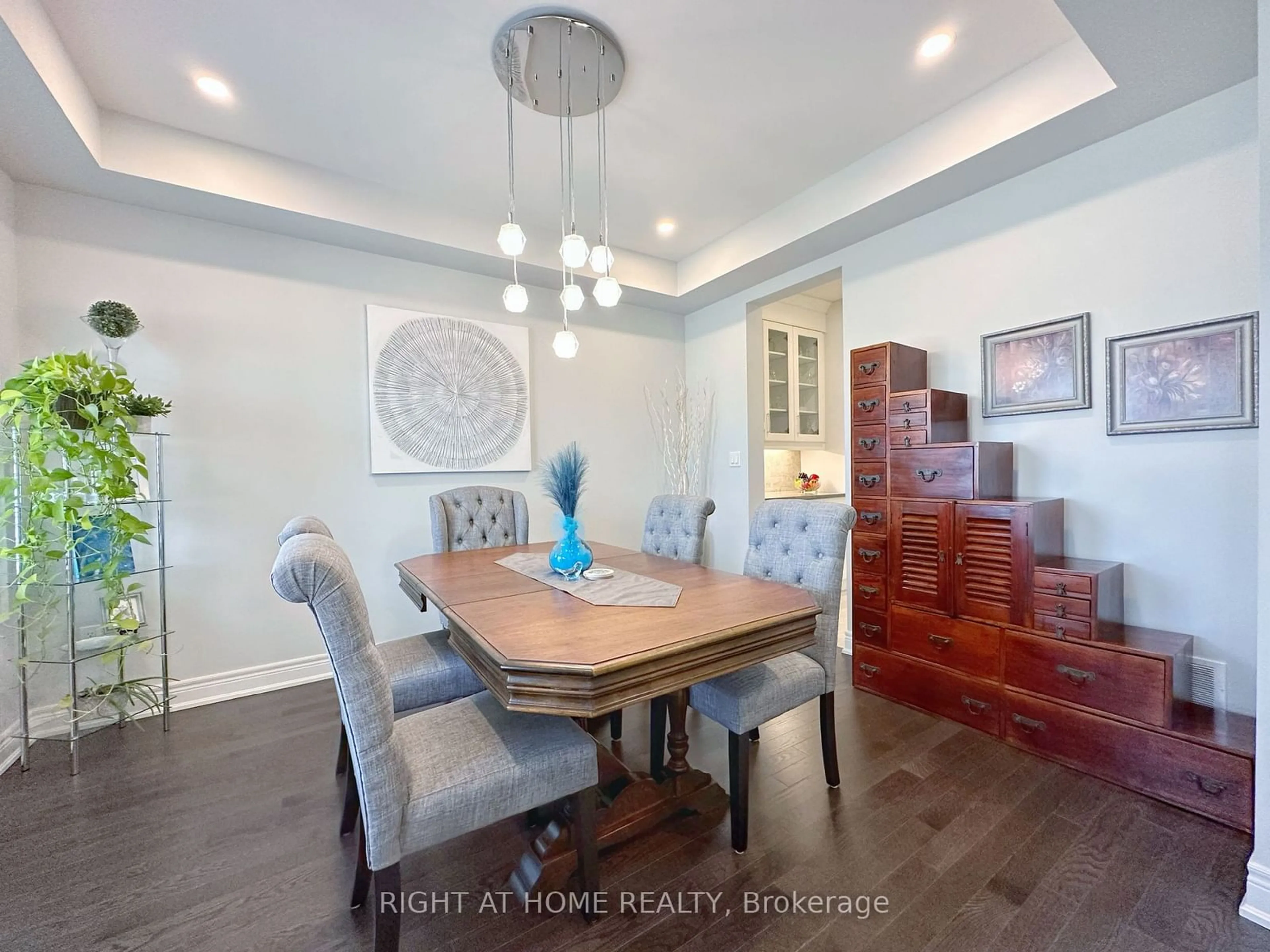 Dining room, wood/laminate floor for 3628 Allen Tr, Fort Erie Ontario L0S 1N0