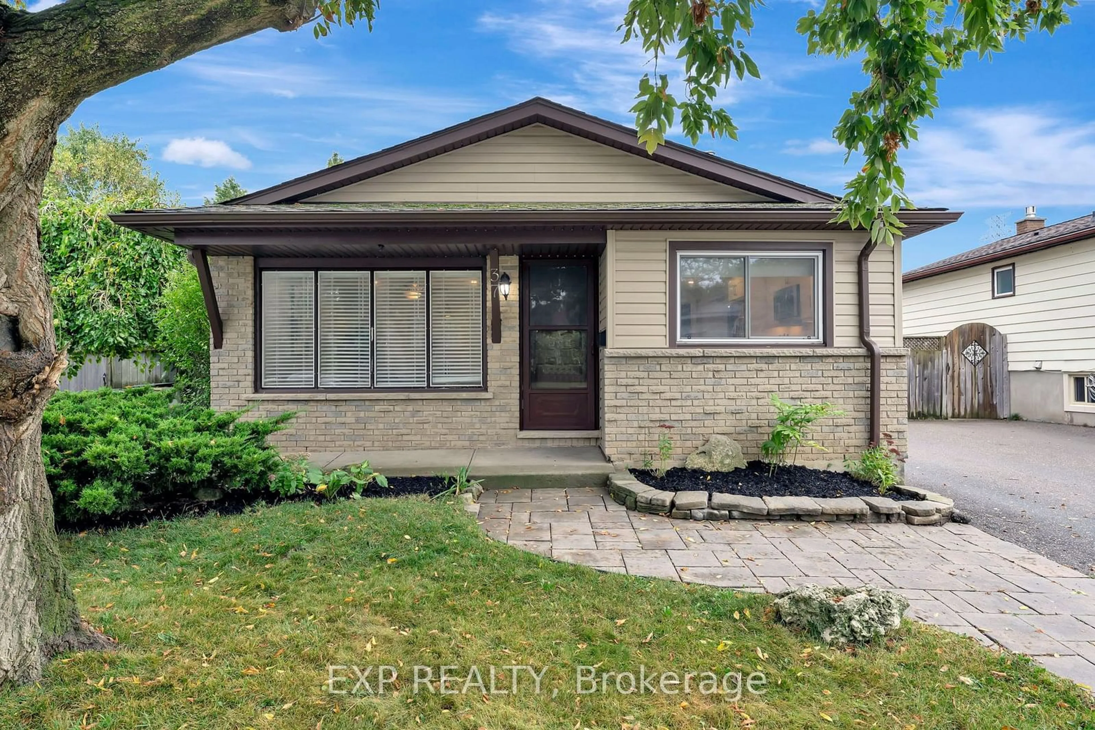 Frontside or backside of a home, cottage for 37 Broken Oak Cres, Kitchener Ontario N2N 1N8