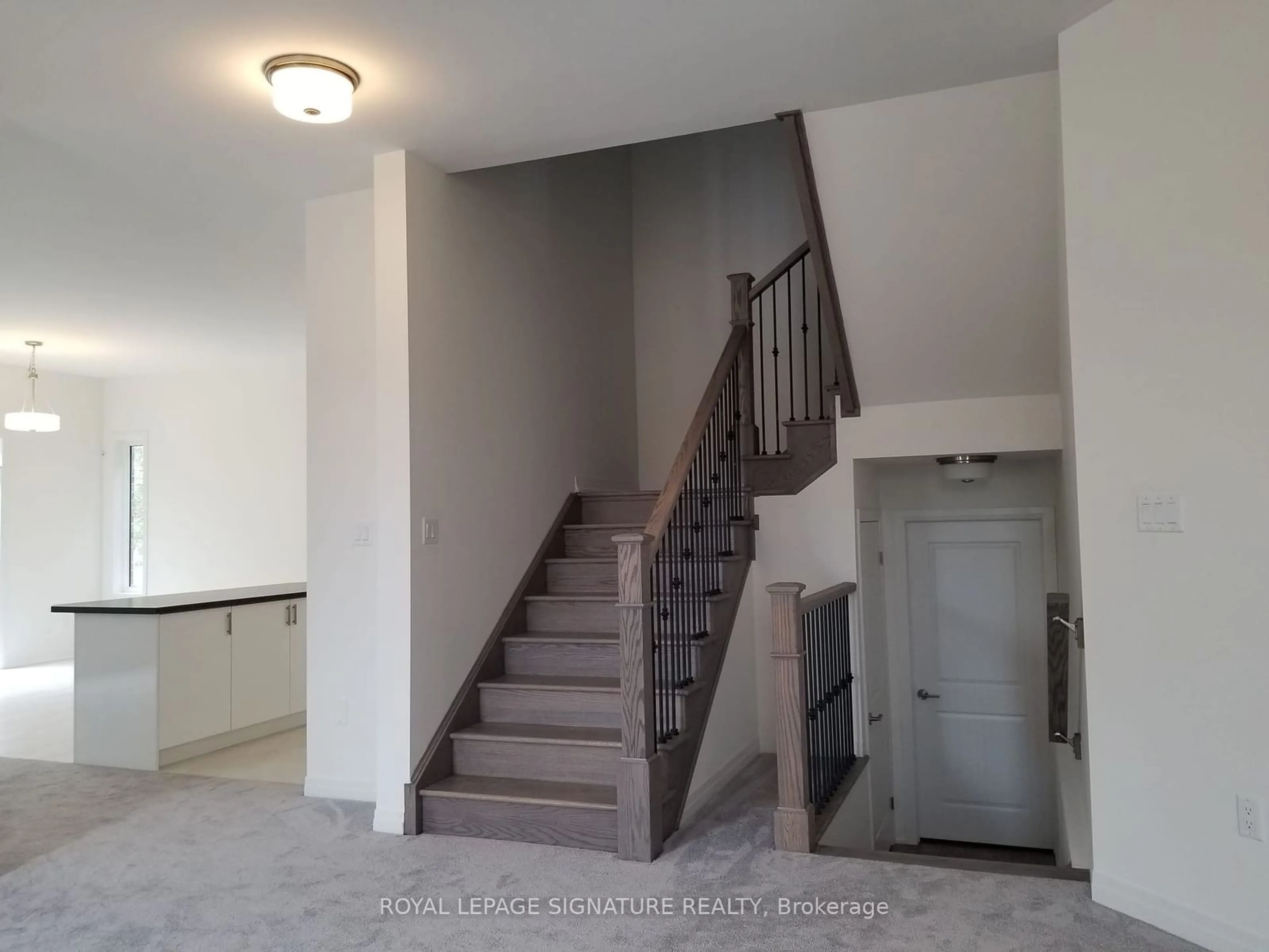 Indoor foyer, cement floor for 95 Macklin St, Brant Ontario N3V 0B8