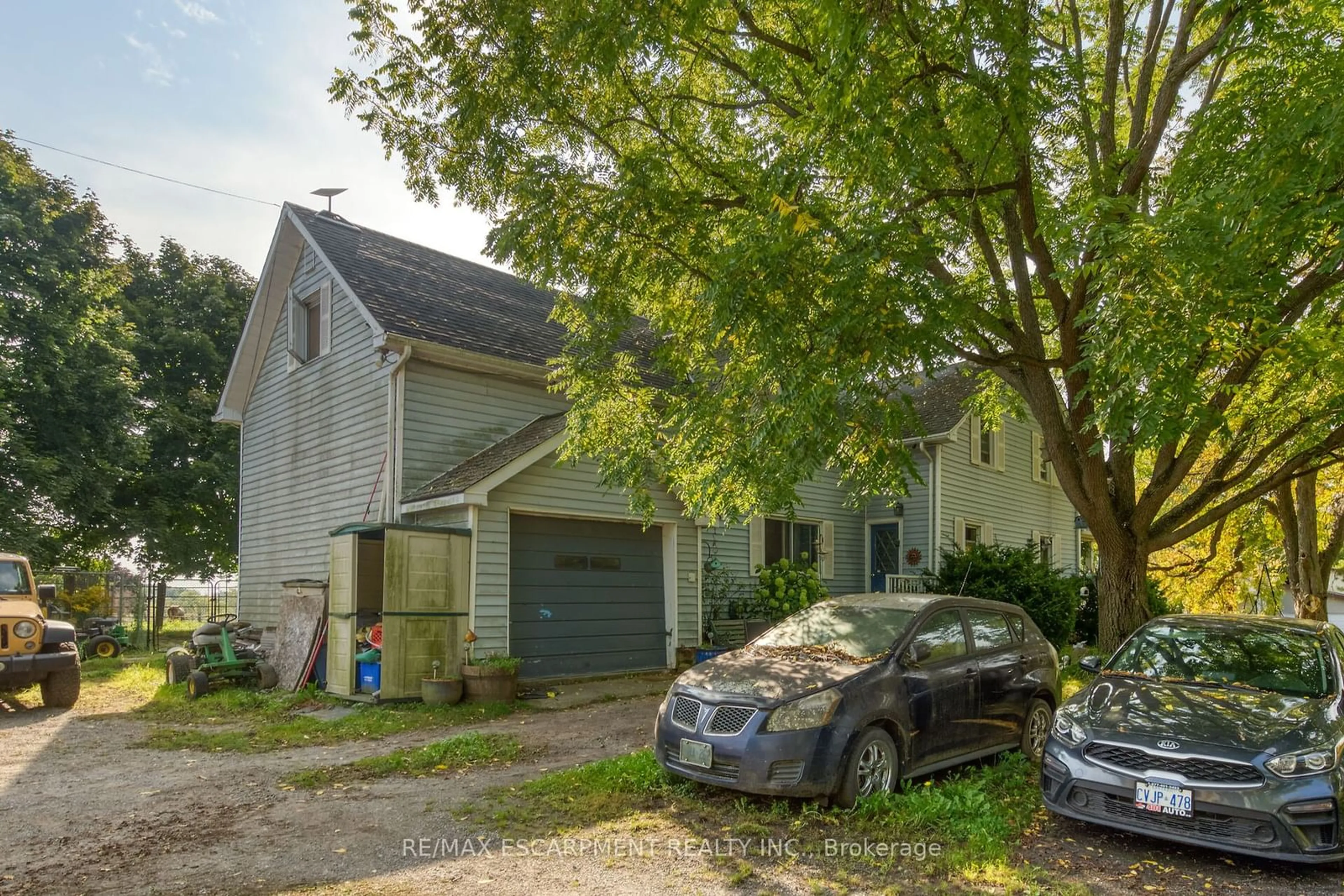 A pic from outside/outdoor area/front of a property/back of a property/a pic from drone, street for 4243 Springcreek Rd, Lincoln Ontario L0R 2C0
