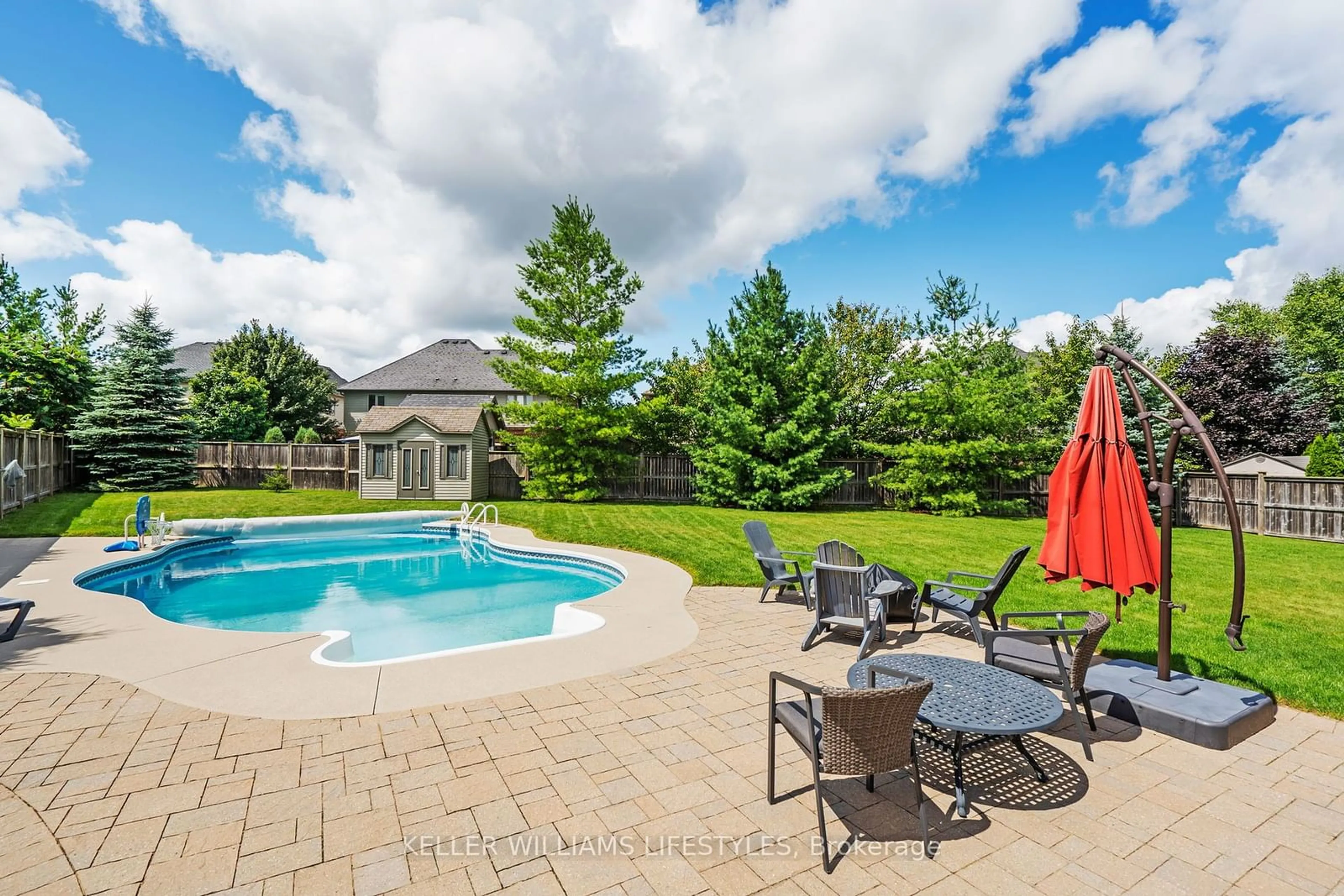 Indoor or outdoor pool for 261 Meadowsweet Tr, London Ontario N5X 0A4