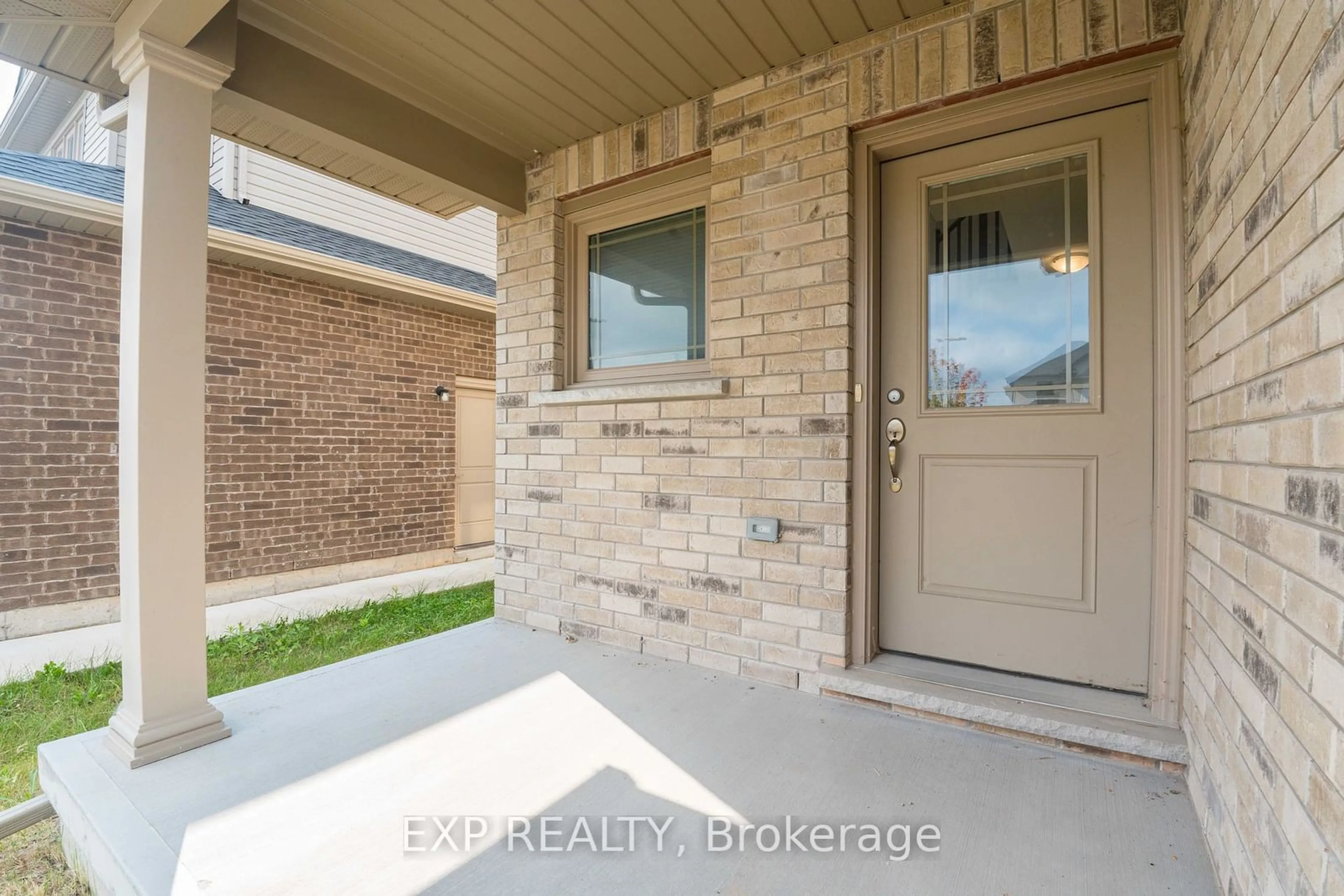 Indoor entryway for 15 Laurent Ave, Welland Ontario L3B 0E2