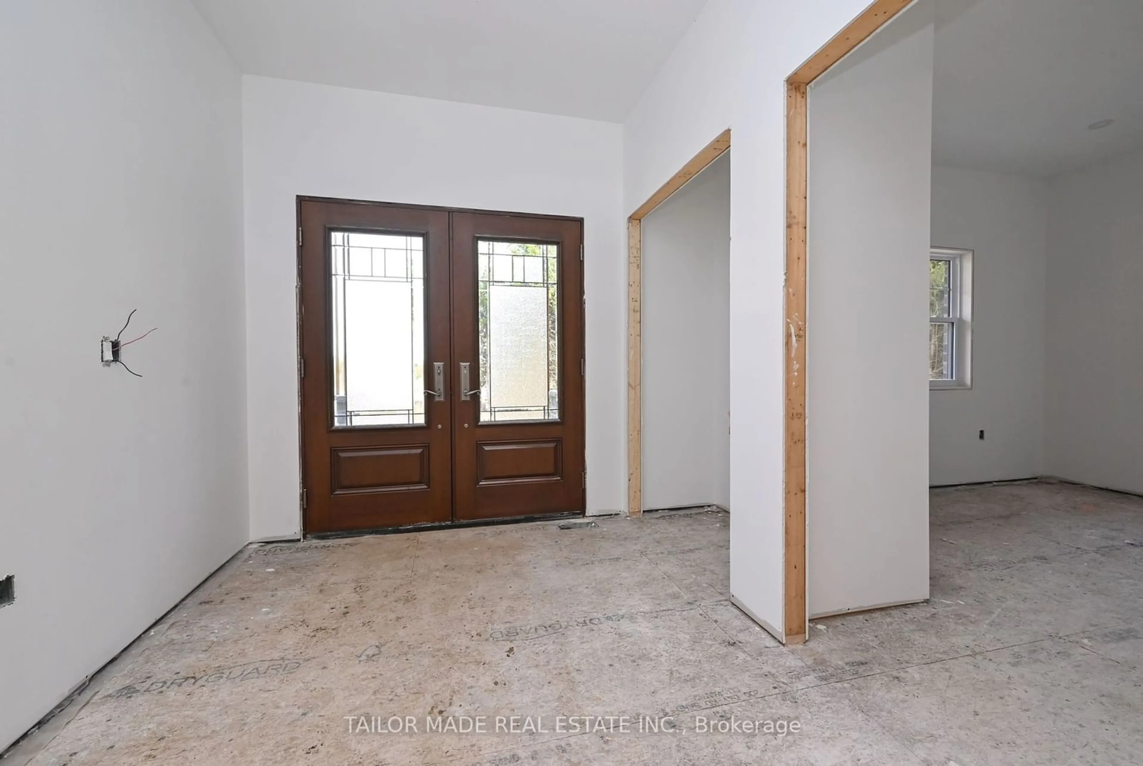 Indoor foyer for 537266 Main St, Melancthon Ontario L0N 1J0