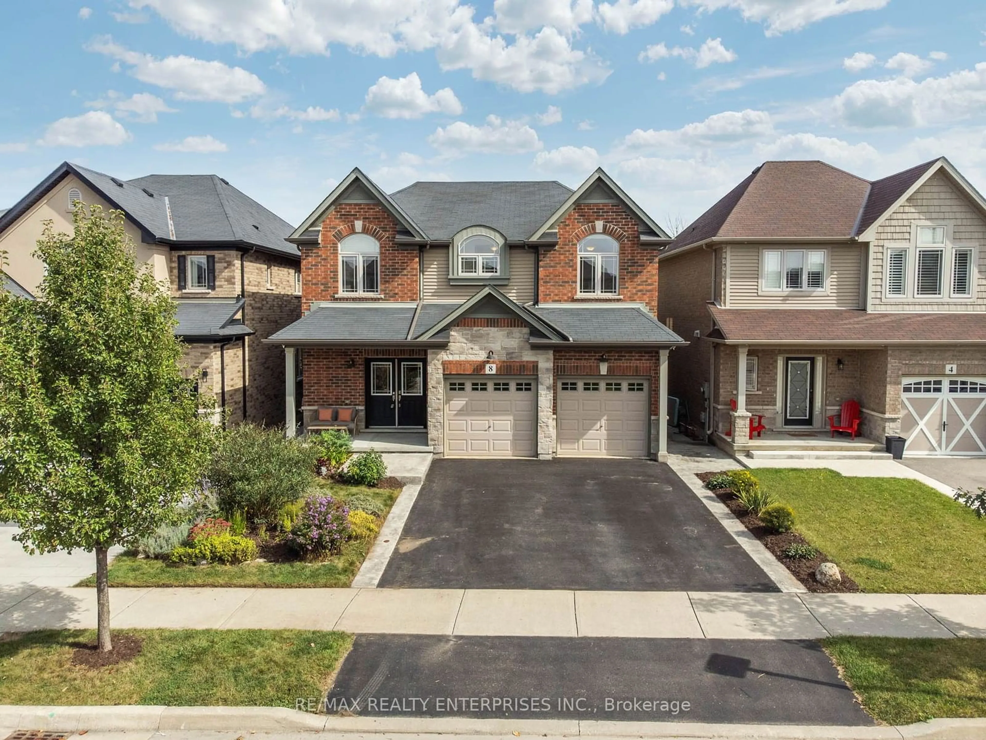 Home with brick exterior material for 8 Thornbury Crt, Hamilton Ontario L8J 0G7