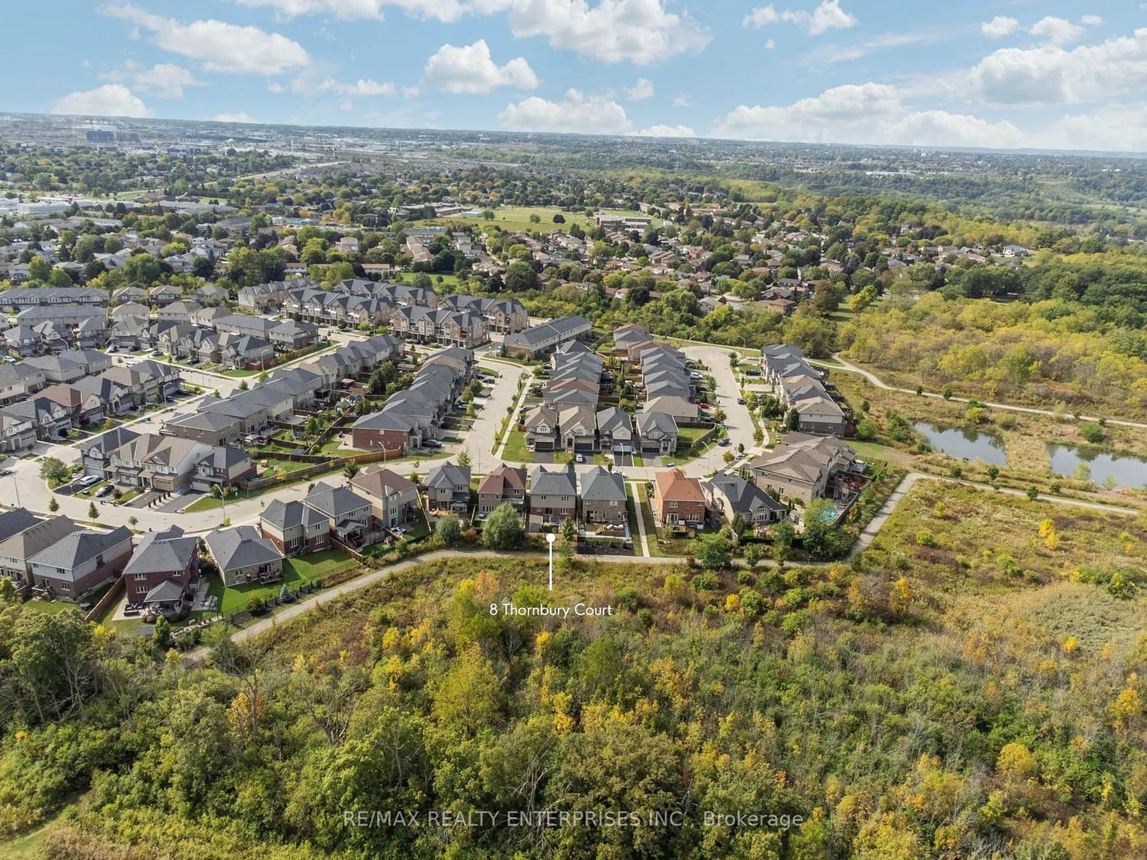 A pic from exterior of the house or condo, the street view for 8 Thornbury Crt, Hamilton Ontario L8J 0G7