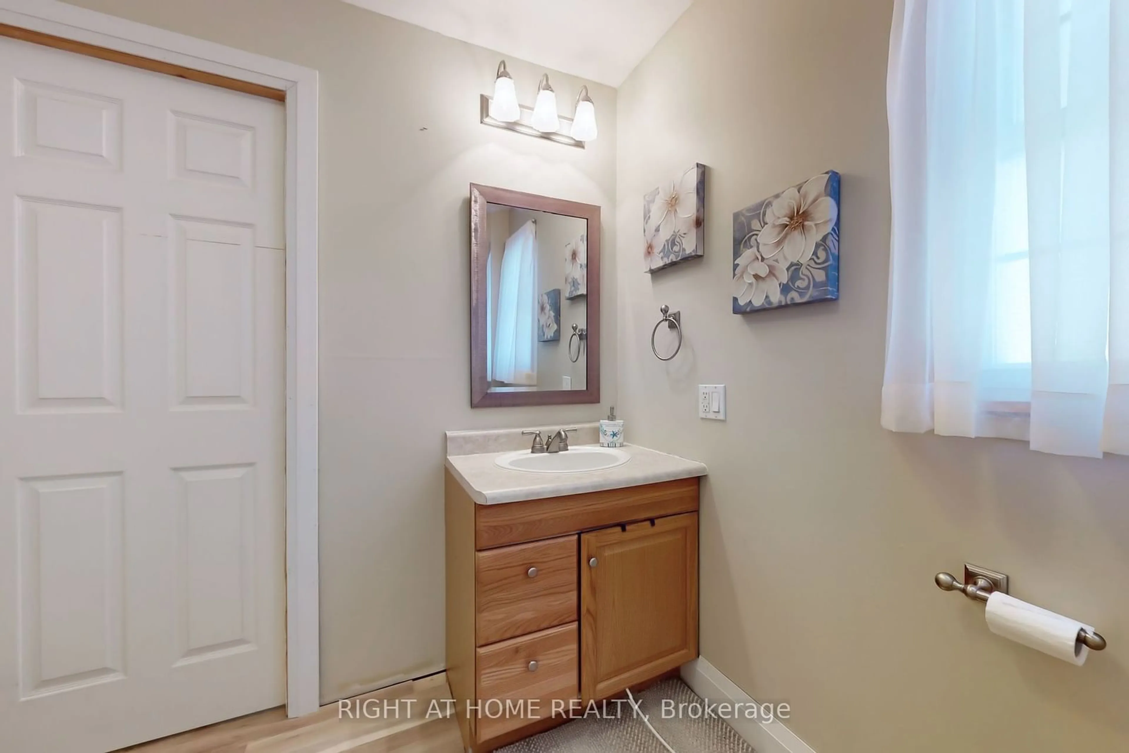 Standard bathroom, wood floors for 36 Hills Rd, Kawartha Lakes Ontario K0M 1A0