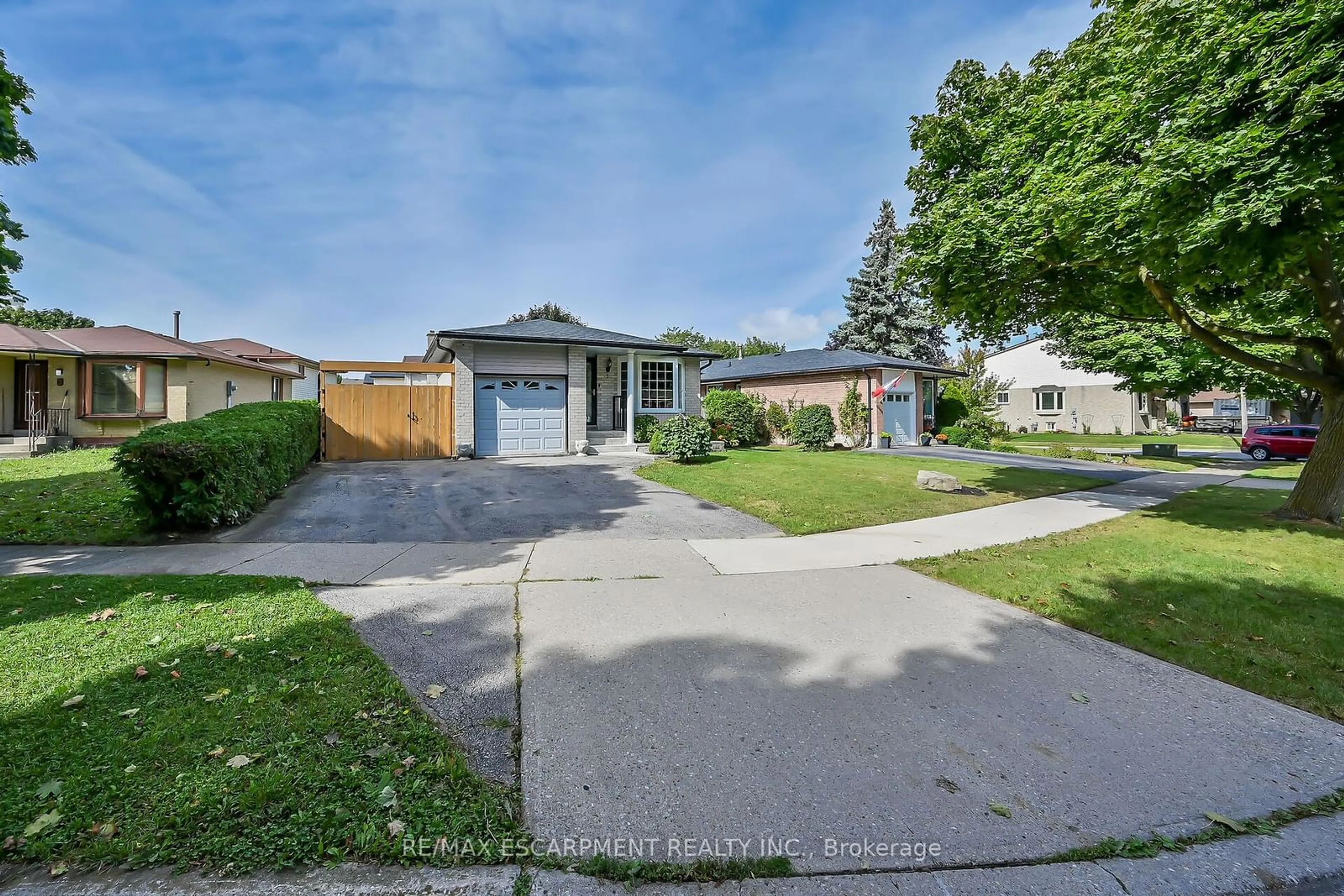 Frontside or backside of a home for 5 Ridell Cres, Hamilton Ontario L8J 1Z5