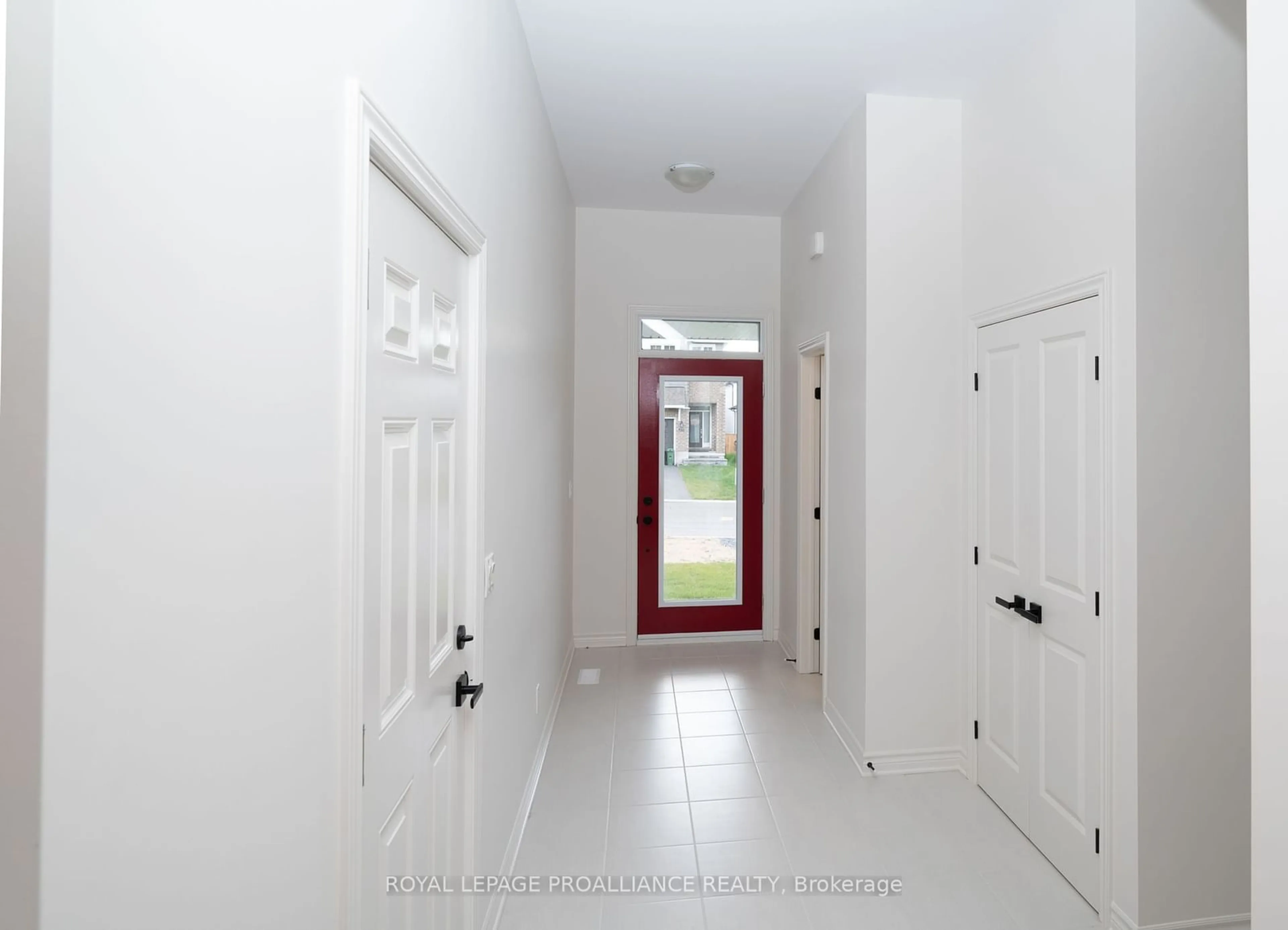 Indoor entryway, wood floors for 1513 Scarlet St, Kingston Ontario K7K 7J8