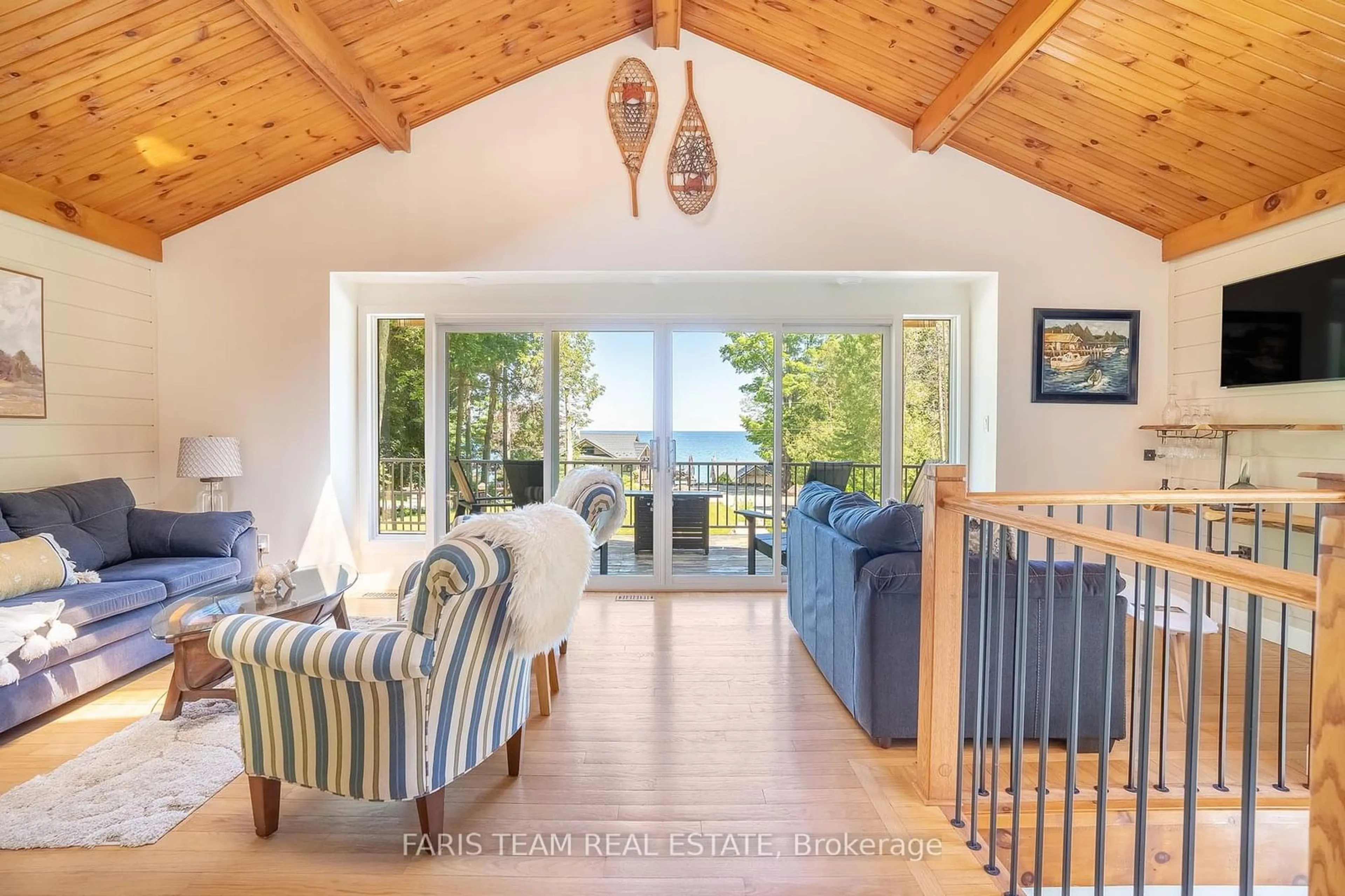 Living room, wood floors for 328 Cedar Ave, Meaford Ontario N4L 1W5