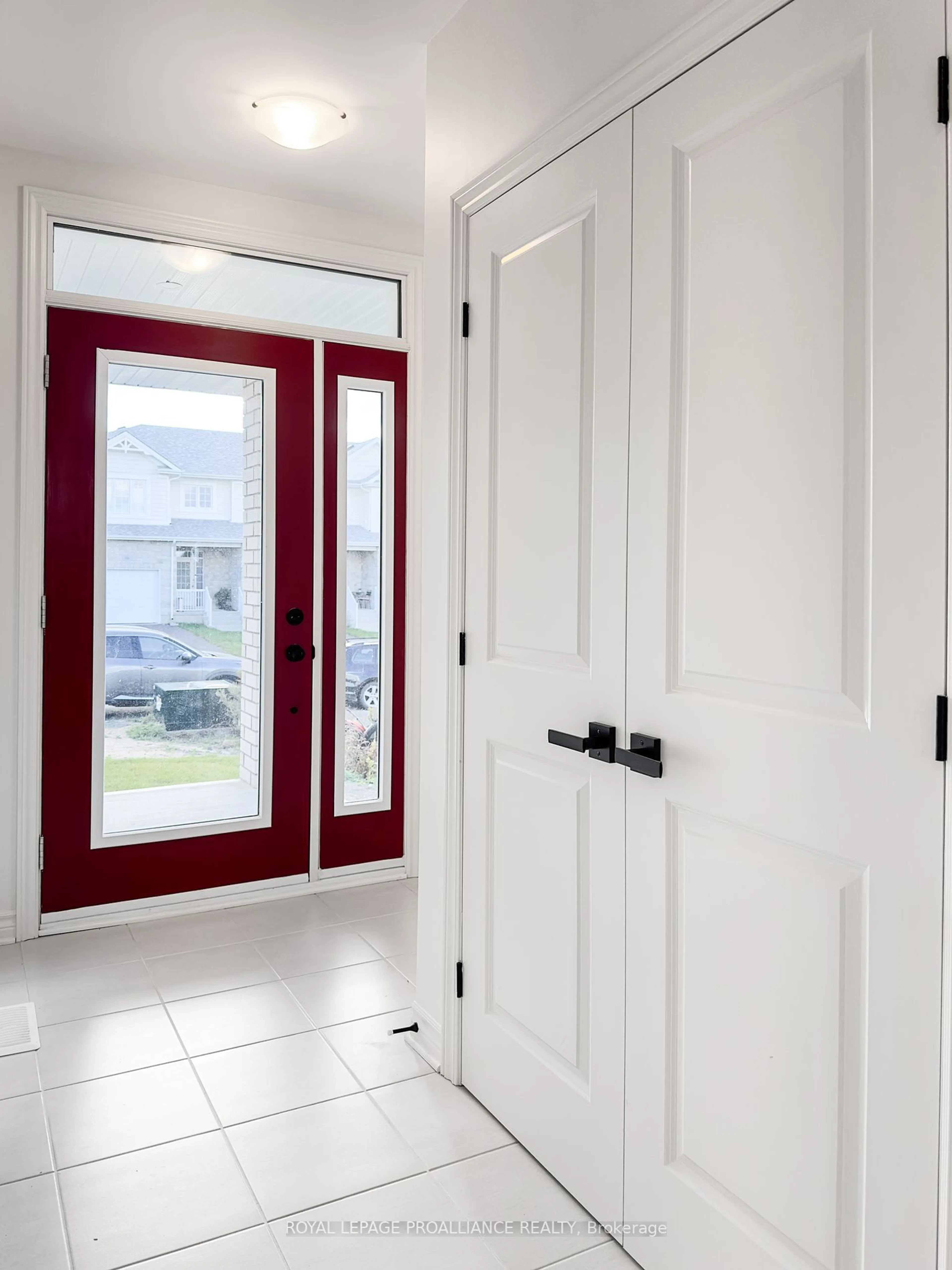 Indoor entryway, wood floors for 1515 Scarlet St, Kingston Ontario K7K 7J8