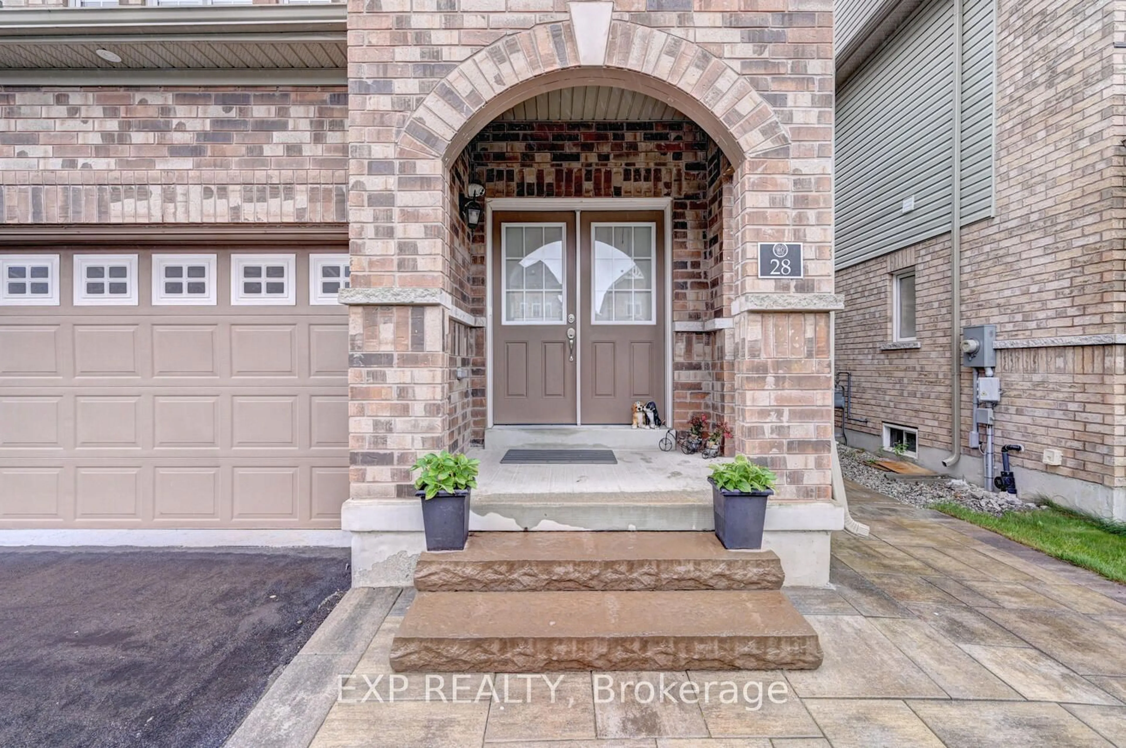 Indoor entryway, wood floors for 28 Weatherall Ave, Cambridge Ontario N3H 5L5