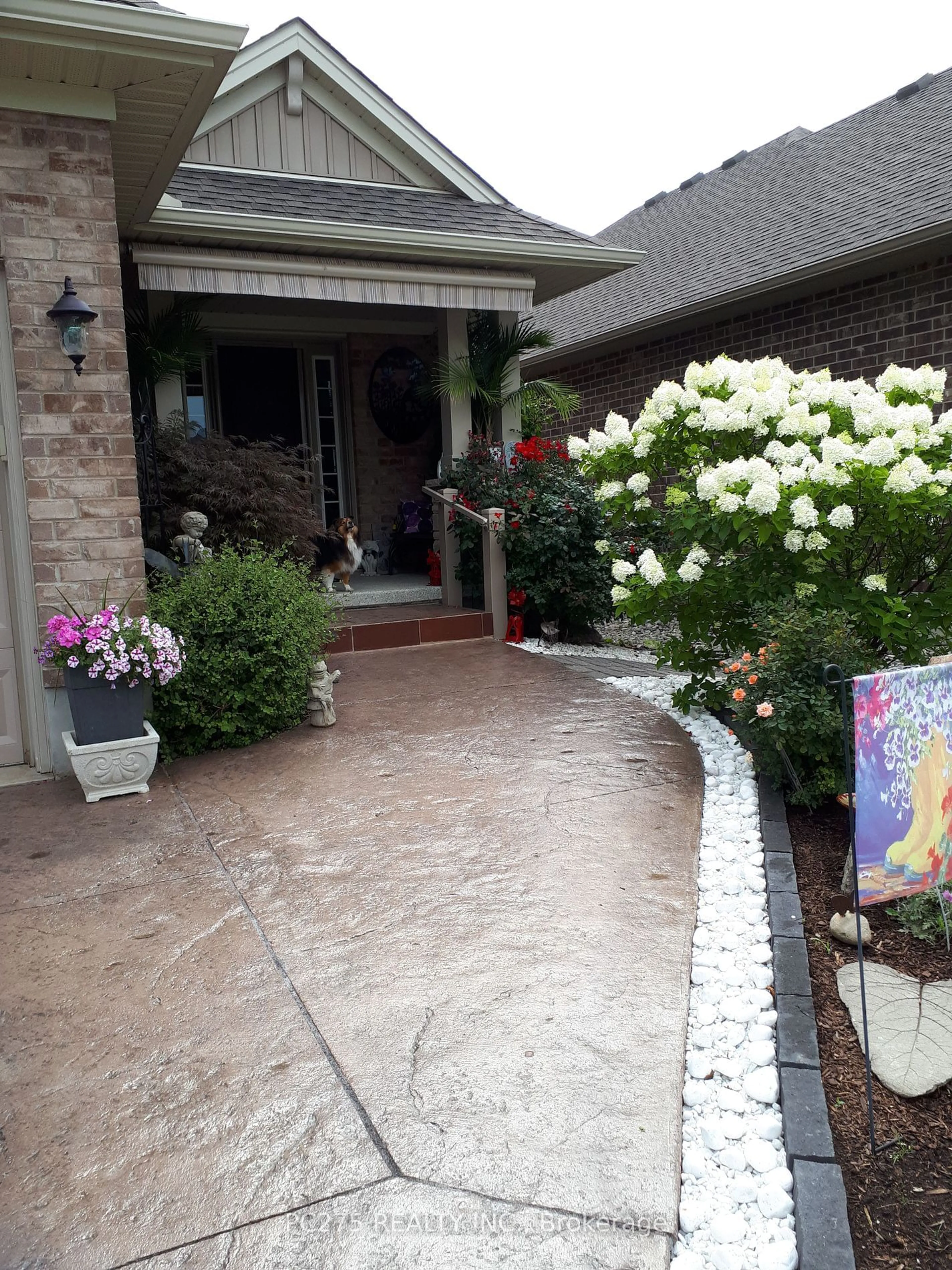 Indoor entryway, cement floor for 23 Blairmont Terr, St. Thomas Ontario N5R 0E2