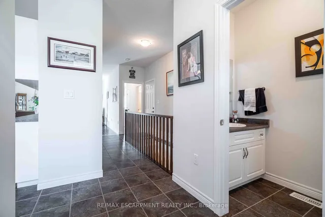 Additional property image - 8 Hillgartner Lane