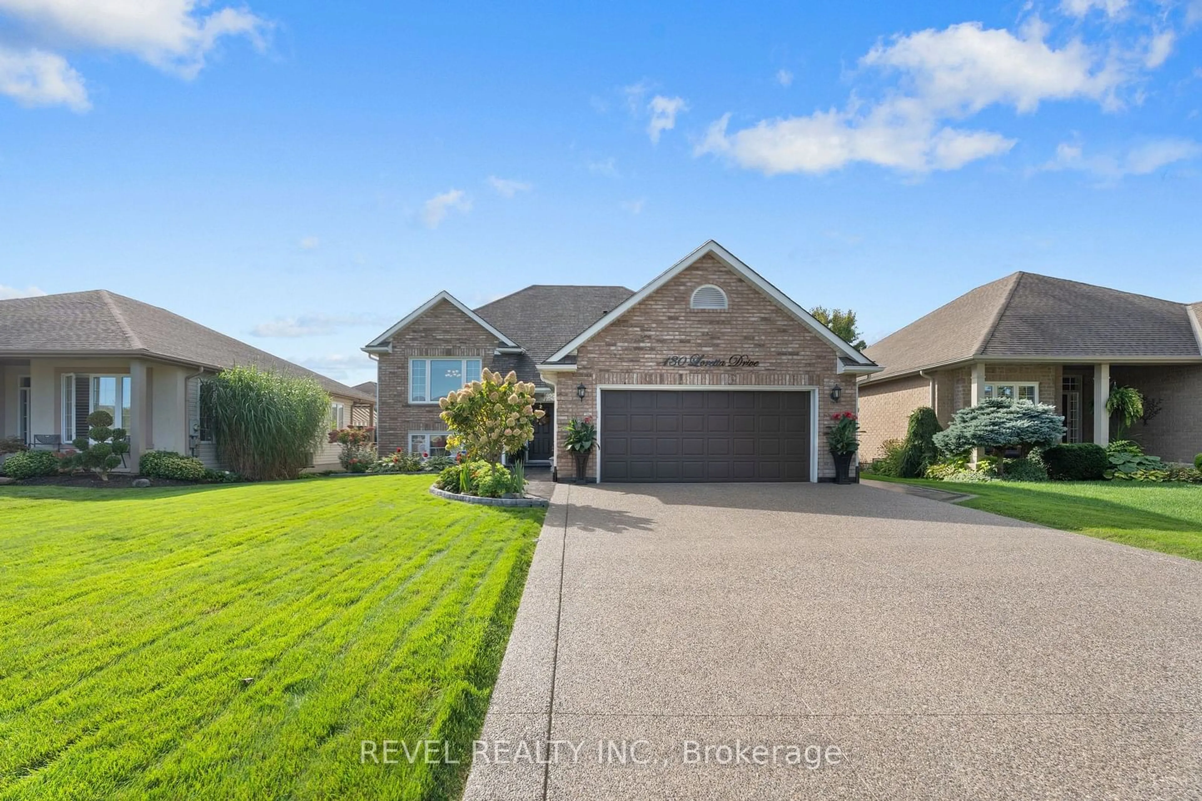 Frontside or backside of a home, the street view for 130 Loretta Dr, Niagara-on-the-Lake Ontario L0S 1T0