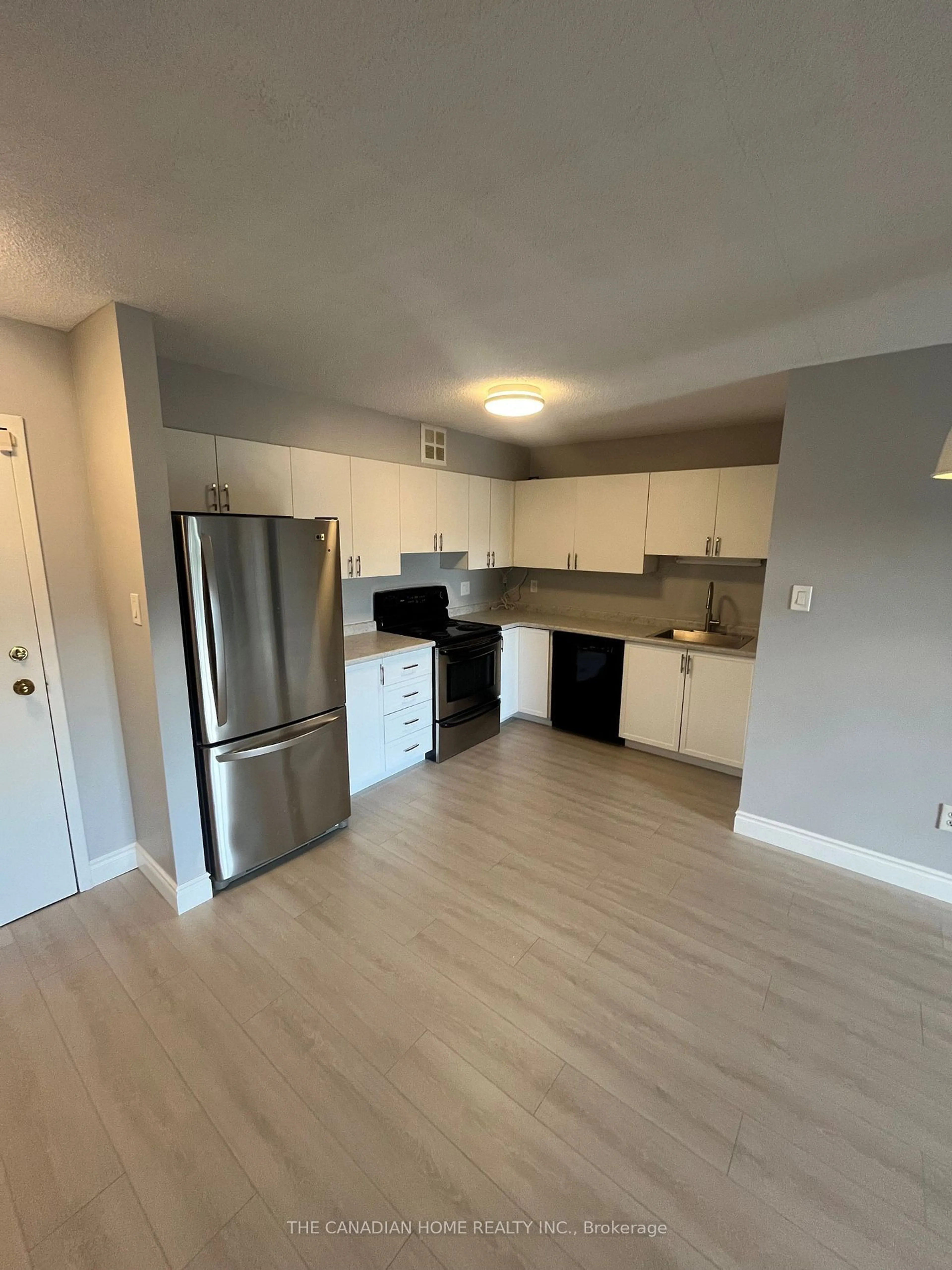 Standard kitchen for 15 HOFSTETTER Ave #412, Kitchener Ontario N2A 3Z7